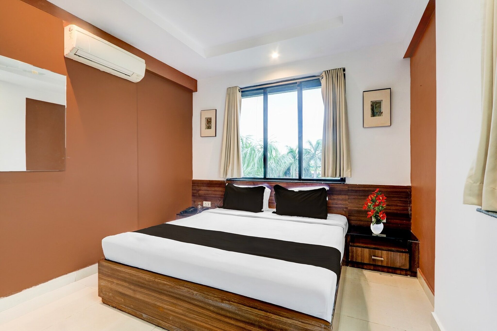Super Townhouse Nagpur Airport Formerly Flora Inn is situated in Dhantoli, within 7 km of Vidarbha Cricket Association Stadium and 3.6 km of Deekshabhoomi. Featuring a shared lounge, the 3-star hotel has air-conditioned rooms with free WiFi, each with a private bathroom. The accommodation features room service, a 24-hour front desk and luggage storage for guests.
At the hotel, rooms are equipped with a desk. The rooms at Super Townhouse Nagpur Airport Formerly Flora Inn are fitted with a seating area and a flat-screen TV with satellite channels.
Ramakrishna Ashram is 3.9 km from the accommodation, while Ambazari Lake is 4.8 km from the property. Dr. Babasaheb Ambedkar International Airport is 1 km away.
1. Unmarried couples are warmly welcome at this property.
2. Guests with local ID proof are warmly welcome.
3.Early Check-In Policy: A full day’s room rate will be charged for check-ins before 6:00 AM. Complimentary early check-in is available between 6:00 AM and 10:00 AM, subject to room availability.
4.Foreign guests are welcome and allowed to stay at this property without any restrictions
Check-in is only available to guests aged 18 and above. Please provide a government-issued ID to confirm your age.