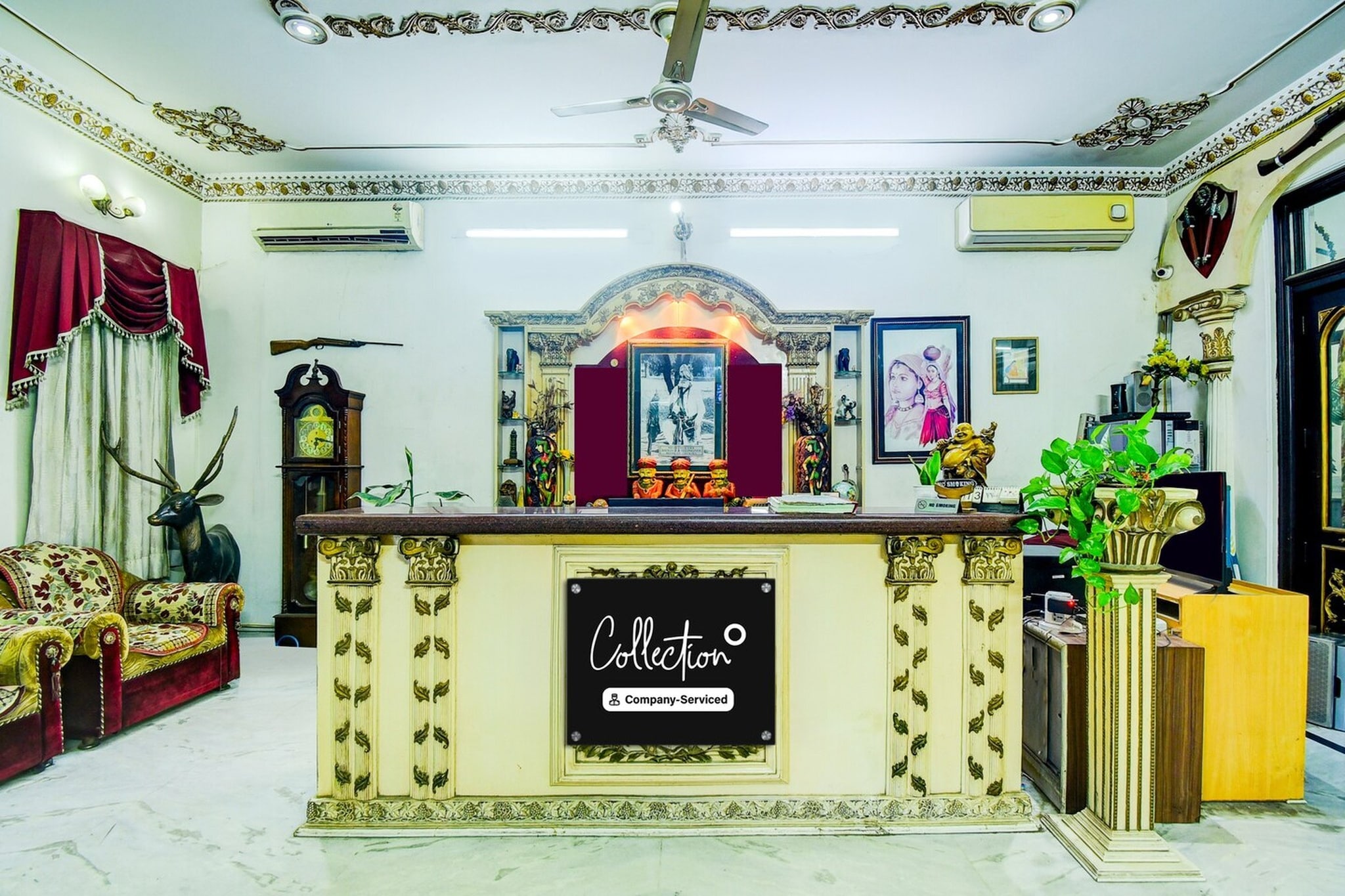 Ground floor: (bedroom(double bed, TV, seating area, air conditioning, lift, Towels incl., telephone), bathroom(bathtub or shower, shower, washbasin, toilet, shampoo, body soap, hot water))