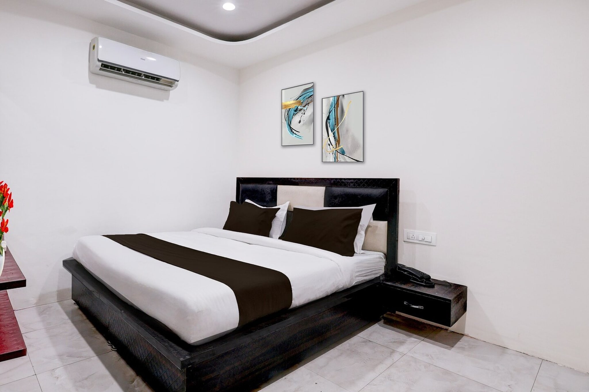 Hotel O Ludhiana Railway Junction Formerly Act is set in Ludhiana. Among the facilities at this property are a shared kitchen and room service, along with free WiFi throughout the property. The property is non-smoking and is located 700 metres from Ludhiana Junction Railway Station.

Guest rooms at the hotel are equipped with a seating area, a flat-screen TV with satellite channels and a private bathroom with free toiletries and a bath or shower. All guest rooms at Hotel O Ludhiana Railway Junction Formerly Act include air conditioning and a desk.

Speaking English and Hindi at the reception, staff are ready to help around the clock.

Ludhiana Airport is 12 km away.

Unmarried couples are warmly welcome at this property.
Guests with local ID proof are warmly welcome.
Early Check-In Policy: A full dayâ€™s room rate will be charged for check-ins before 6:00 AM. Complimentary early check-in is available between 6:00 AM and 10:00 AM, subject to room availability.
Check-in is only available to guests aged 18 and above. Please provide a government-issued ID to confirmÂ yourÂ age.