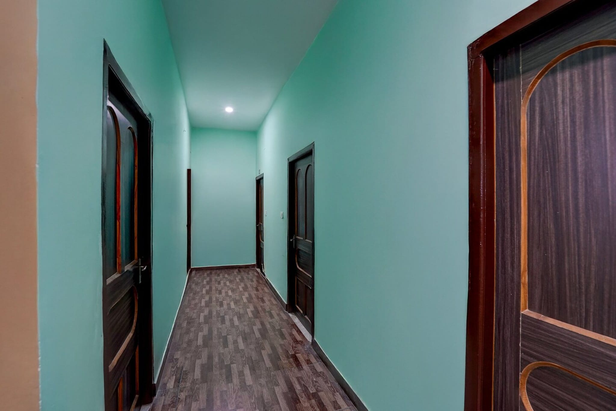 Ground floor: (bedroom(double bed, TV, seating area, air conditioning, Towels incl., telephone), bathroom(bathtub or shower, shower, washbasin, toilet, shampoo, body soap, hot water))