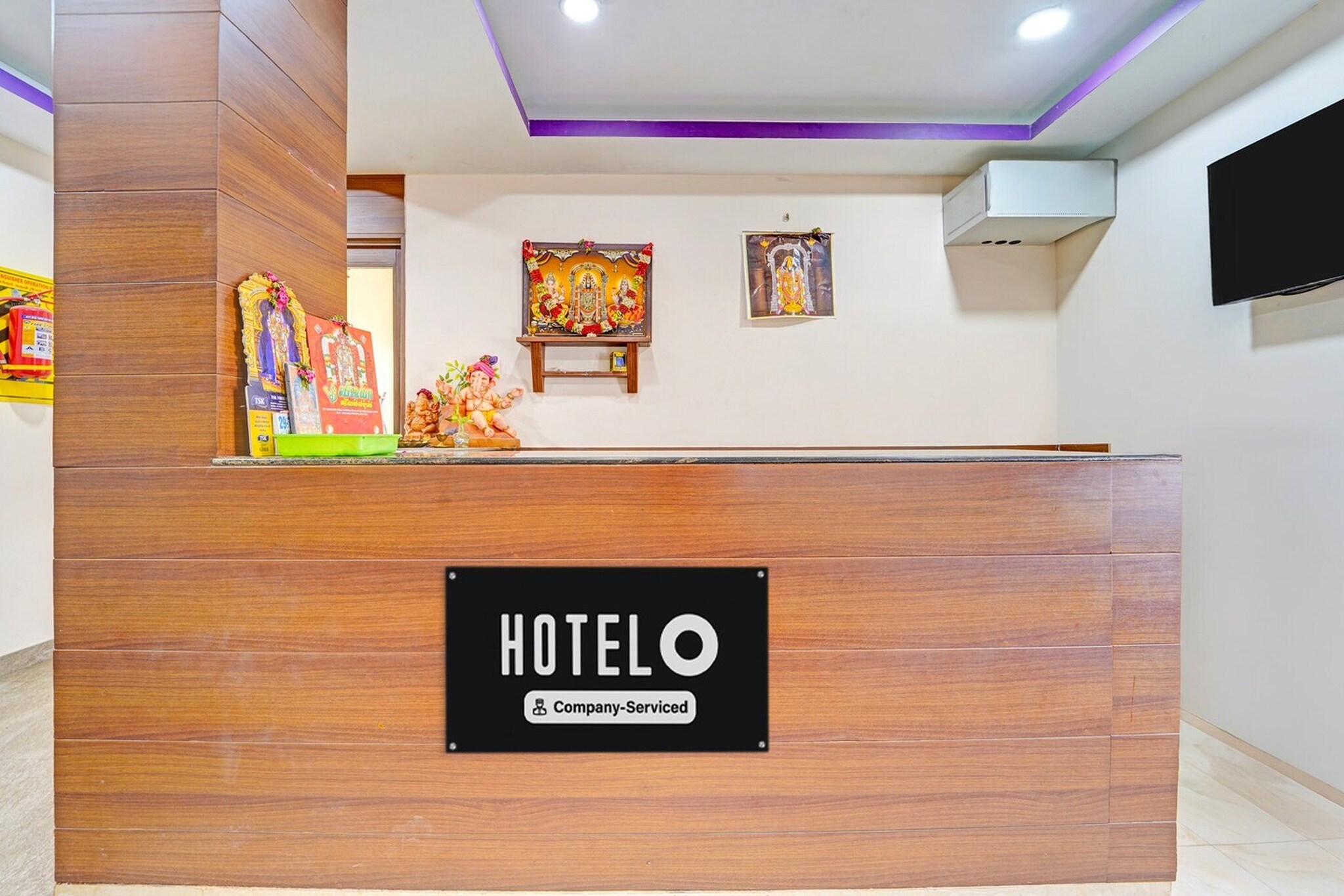Ground floor: (bedroom(double bed, TV, seating area, air conditioning, Towels incl., telephone), bathroom(bathtub or shower, shower, washbasin, toilet, shampoo, body soap, hot water))