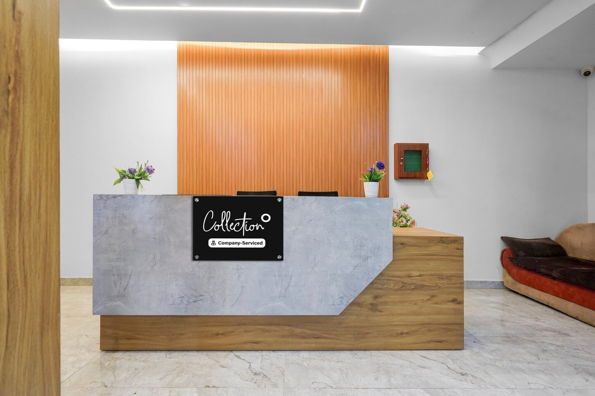 Ground floor: (bedroom(double bed, TV, seating area, air conditioning, Towels incl., telephone), bathroom(bathtub or shower, shower, washbasin, toilet, shampoo, body soap, hot water))