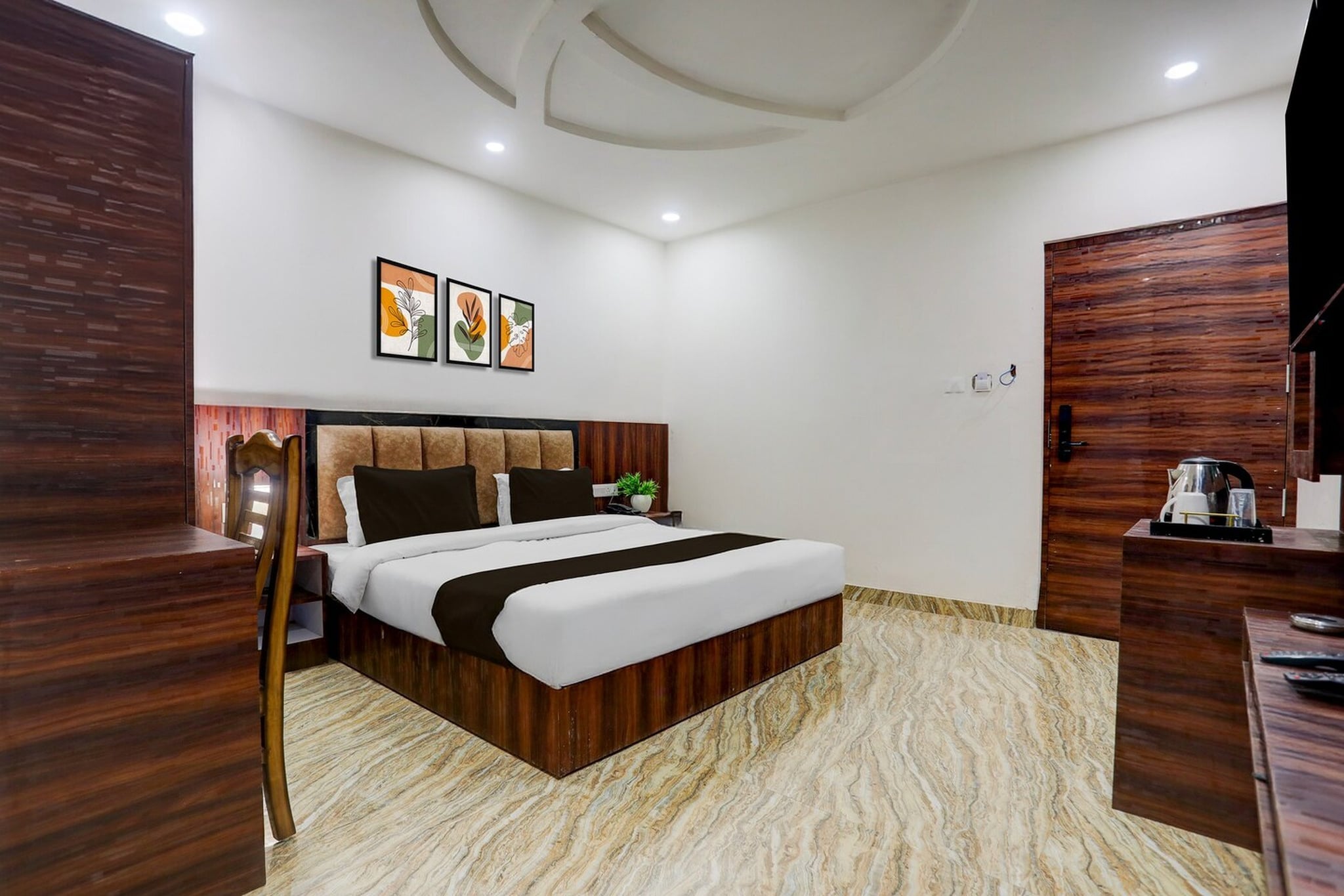 Townhouse Bela Road Varanasi City Railway Station Formerly Srijan Grand is located in Varanasi, within 4 km of Sarnath and 7.3 km of Varanasi Junction Railway Station. With a restaurant, the 4-star hotel has air-conditioned rooms with free WiFi, each with a private bathroom. The accommodation provides room service, a 24-hour front desk and luggage storage for guests.
All units at the hotel are equipped with a seating area and a flat-screen TV with satellite channels. The units include a desk.
Dasaswamedh Ghat is 7.8 km from Townhouse Bela Road Varanasi City Railway Station Formerly Srijan Grand, while Kashi Vishwanath Temple is 7.9 km away. Lal Bahadur Shastri International Airport is 25 km from the property.
Unmarried couples are warmly welcome at this property.
Guests with local ID proof are warmly welcome.
Early Check-In Policy: A full day’s room rate will be charged for check-ins before 6:00 AM. Complimentary early check-in is available between 6:00 AM and 10:00 AM, subject to room availability.
Check-in is only available to guests aged 18 and above. Please provide a government-issued ID to confirm your age.