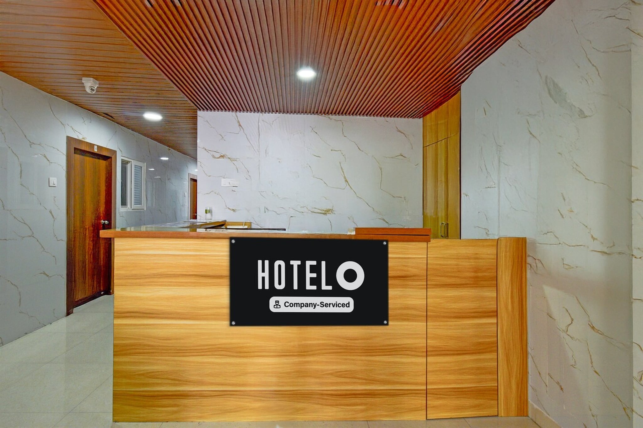 Ground floor: (bedroom(double bed, TV, seating area, air conditioning, Towels incl., telephone), bathroom(bathtub or shower, shower, washbasin, toilet, shampoo, body soap, hot water))