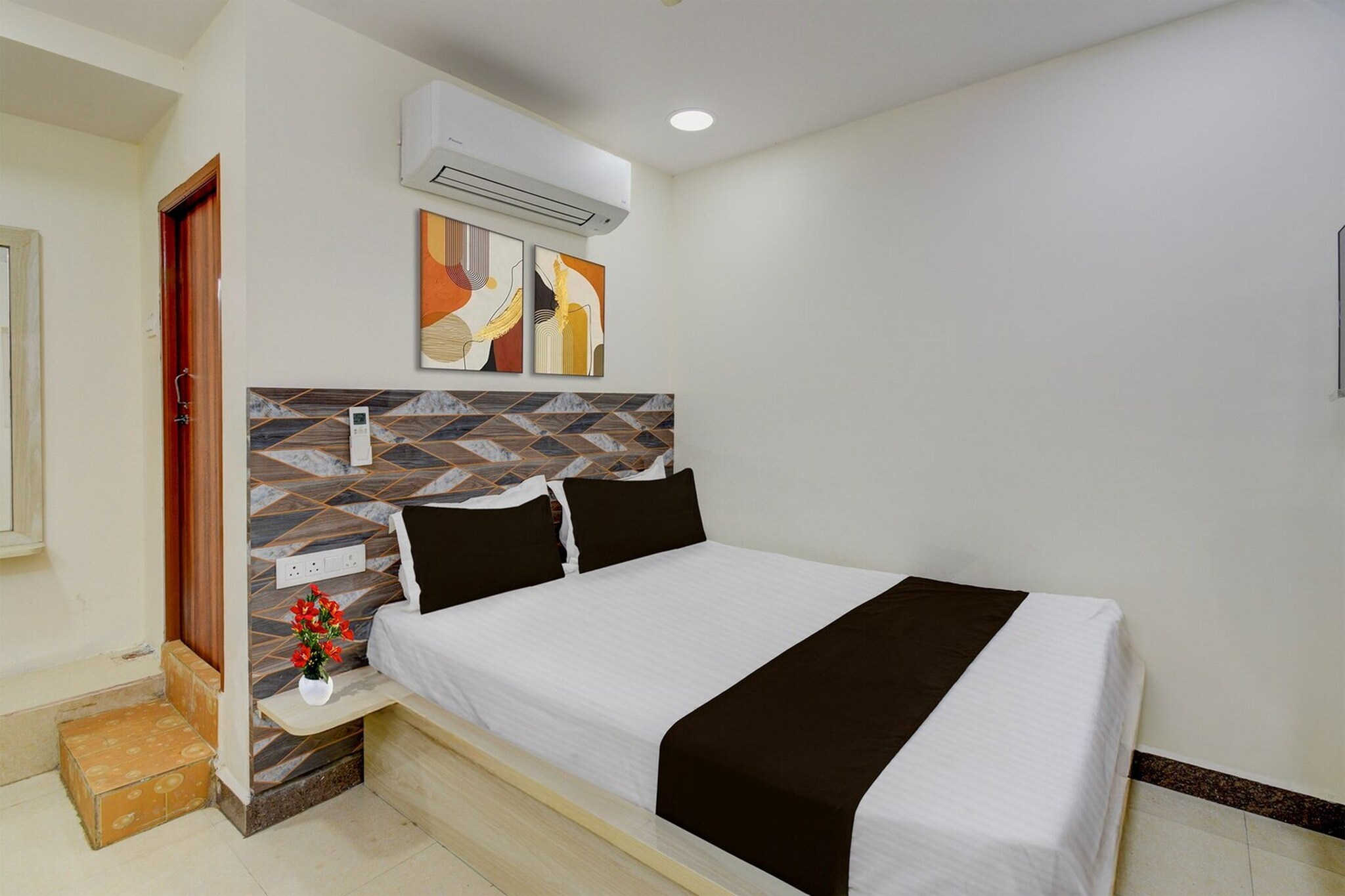 Located within 10 km of City Centre Mall and 12 km of Ravindra Bharathi, Hotel O Saibaba Temple Chintal Formerly Himagiri Luxury Room provides rooms with air conditioning and a private bathroom in Hyderabad. This 3-star hotel offers room service, a 24-hour front desk and free WiFi. The hotel features family rooms.

Guest rooms at the hotel are equipped with a seating area, a flat-screen TV with satellite channels and a private bathroom with free toiletries and a bath or shower. All units include a desk.

Hussain Sagar Lake is 12 km from Hotel O Saibaba Temple Chintal Formerly Himagiri Luxury Room, while AP State Archaeology Museum is 12 km away. Rajiv Gandhi International Airport is 34 km from the property.

Unmarried couples are warmly welcome at this property.
Guests with local ID proof are warmly welcome.
Early Check-In Policy: A full day’s room rate will be charged for check-ins before 6:00 AM. Complimentary early check-in is available between 6:00 AM and 10:00 AM, subject to room availability.
Check-in is only available to guests aged 18 and above. Please provide a government-issued ID to confirm your age.