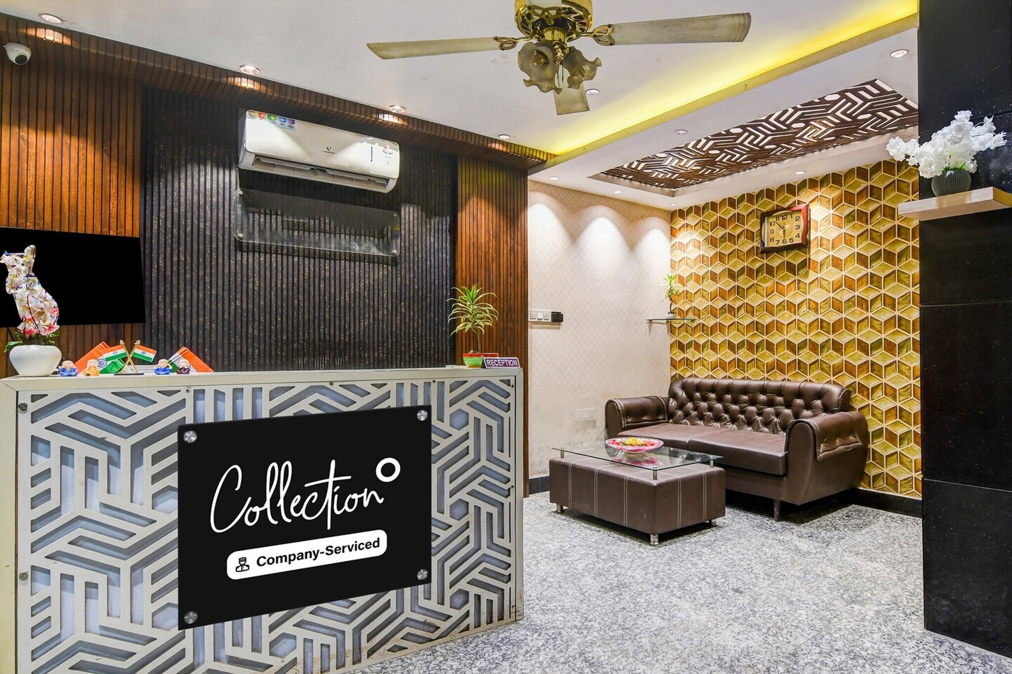 Ground floor: (bedroom(double bed, TV, seating area, air conditioning, lift, Towels incl., telephone), bathroom(bathtub or shower, shower, washbasin, toilet, shampoo, body soap, hot water))