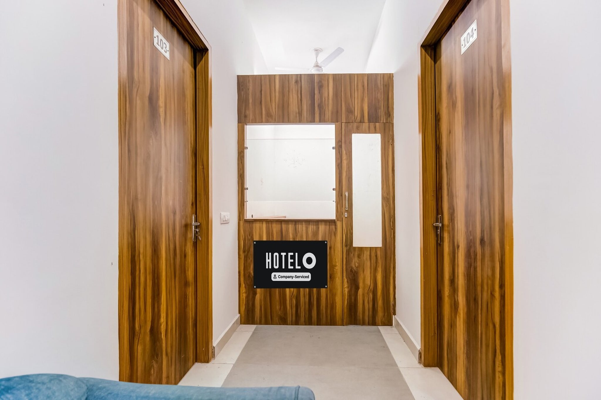 Ground floor: (bedroom(double bed, TV, seating area, air conditioning, Towels incl., telephone), bathroom(bathtub or shower, shower, washbasin, toilet, shampoo, body soap, hot water), lift)