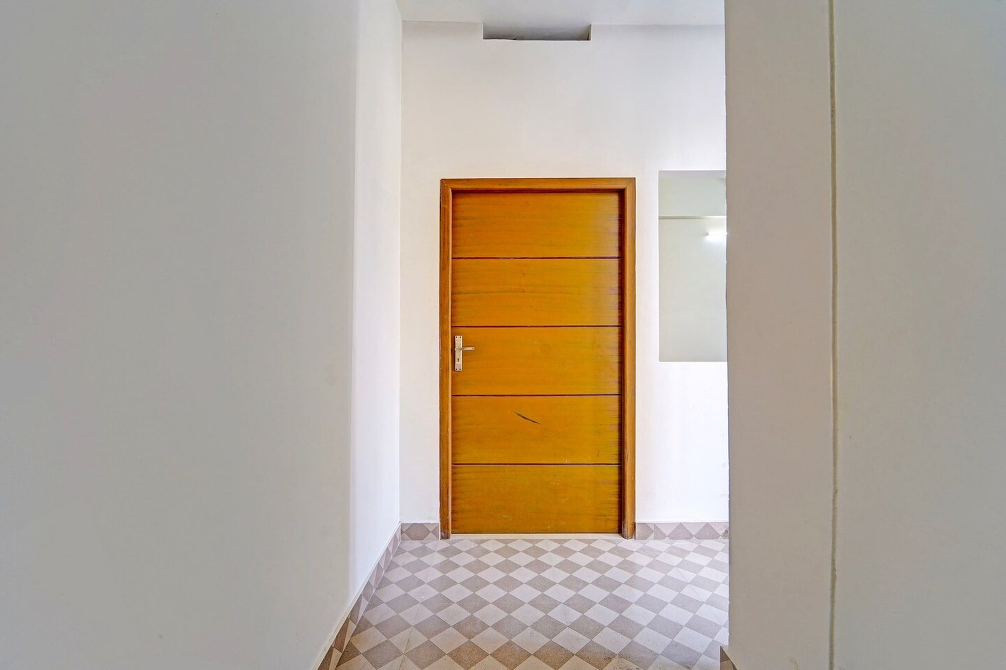 Ground floor: (bedroom(double bed, TV, seating area, air conditioning, Towels incl., telephone), bathroom(bathtub or shower, shower, washbasin, toilet, shampoo, body soap, hot water))