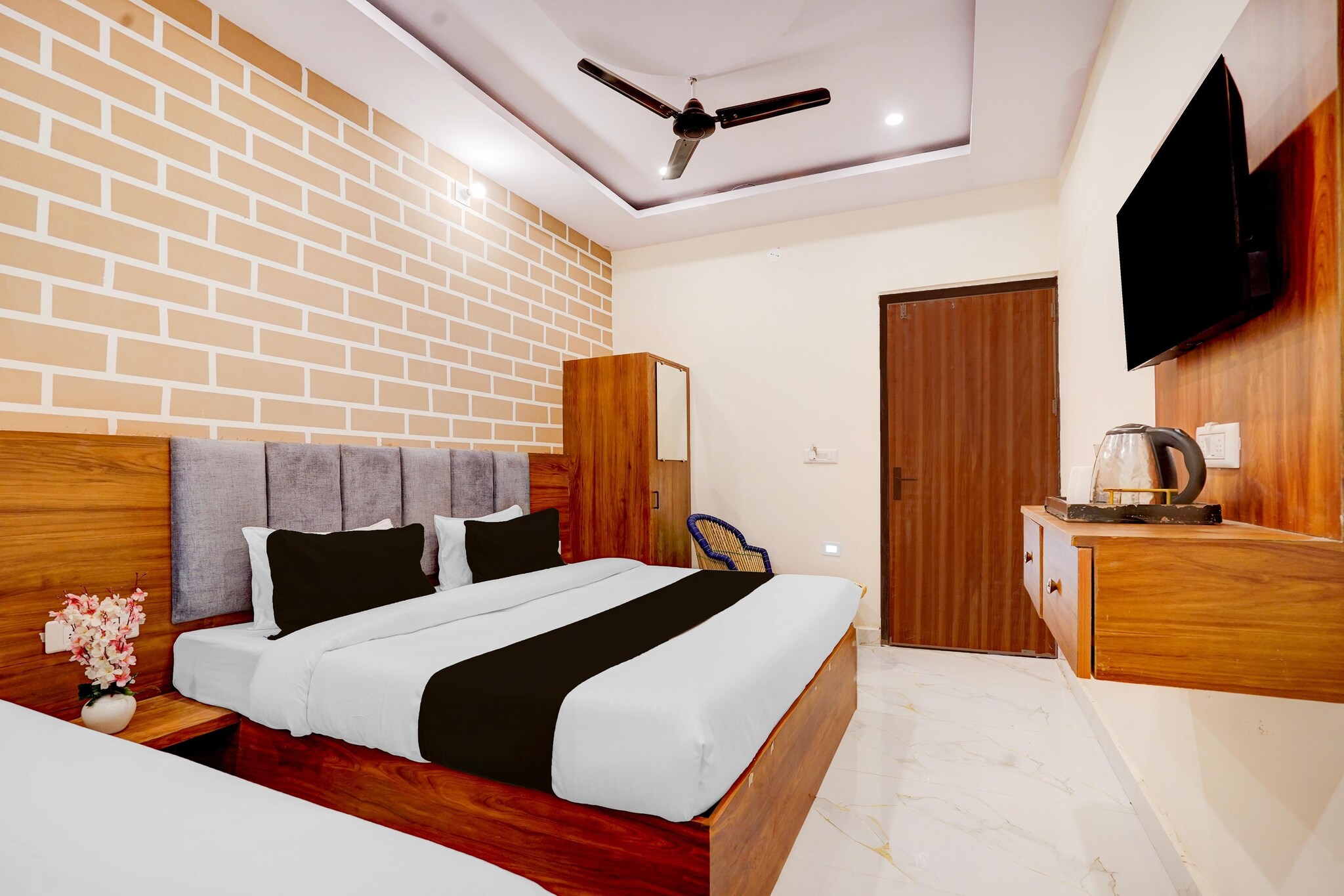 Situated within 48 km of Bharatpur Railway Station and 14 km of Mathura Railway Station, Collection O Radha Krishna Temple Vrindavan Formerly Shri Hari Seva Sadan features rooms with air conditioning and a private bathroom in Vrindāvan. With free WiFi, this 3-star hotel offers room service and a 24-hour front desk. The hotel has family rooms.
The rooms at the hotel are fitted with a seating area, a flat-screen TV with satellite channels and a private bathroom with free toiletries and a bath or shower. All rooms have a desk.
Wildlife SOS is 50 km from Collection O Radha Krishna Temple Vrindavan Formerly Shri Hari Seva Sadan. Agra Airport is 66 km from the property.
1. Unmarried couples are warmly welcome at this property.
2. Guests with local ID proof are warmly welcome.
3.Early Check-In Policy: A full day’s room rate will be charged for check-ins before 6:00 AM. Complimentary early check-in is available between 6:00 AM and 10:00 AM, subject to room availability.
4.Foreign guests are welcome and allowed to stay at this property without any restrictions
Check-in is only available to guests aged 18 and above. Please provide a government-issued ID to confirm your age.