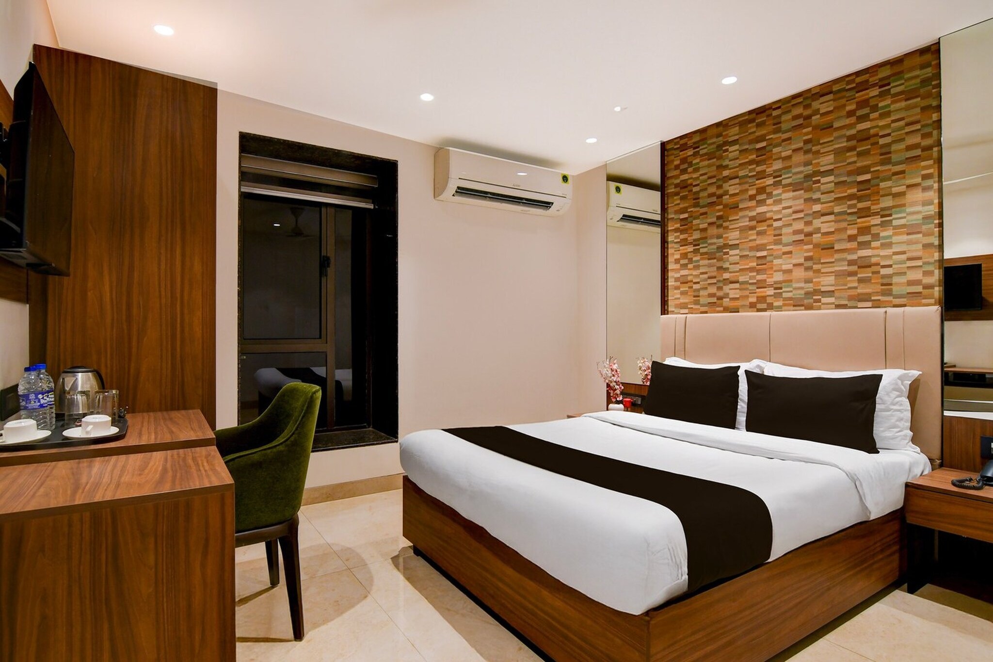 Townhouse Oak DLF Newtown Bus Terminal