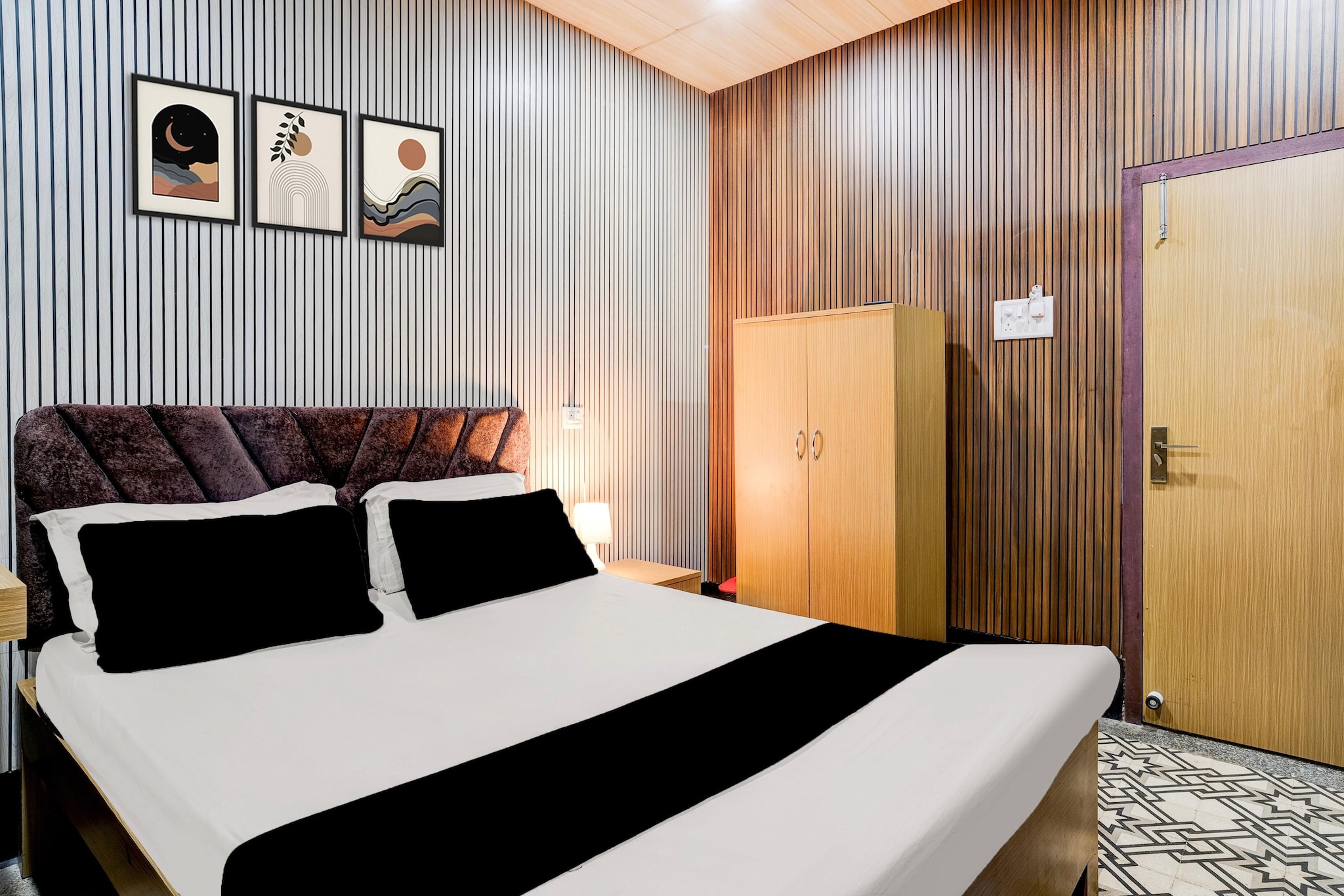 Situated within 7 km of Kamakhya Temple and 600 metres of Guwahati Station, Hotel O Nepali Mandir Bus Terminal Formerly Hotel Aaghnya features rooms with air conditioning and a private bathroom in Guwahati. With free WiFi, this 3-star hotel offers room service and a 24-hour front desk. The hotel has family rooms.

The rooms at the hotel are fitted with a seating area, a flat-screen TV with satellite channels and a private bathroom with free toiletries and a bath or shower. The units have a desk.

Umananda Temple is 2 km from Hotel O Nepali Mandir Bus Terminal Formerly Hotel Aaghnya, while ISKCON Guwahati is 1.2 km from the property. Lokpriya Gopinath Bordoloi International Airport is 18 km away.

1. Unmarried couples are warmly welcome at this property.
2. Guests with local ID proof are warmly welcome.
3.Early Check-In Policy: A full day’s room rate will be charged for check-ins before 6:00 AM. Complimentary early check-in is available between 6:00 AM and 10:00 AM, subject to room availability.
4.Foreign guests are welcome and allowed to stay at this property without any restrictions
Check-in is only available to guests aged 18 and above. Please provide a government-issued ID to confirm your age.
