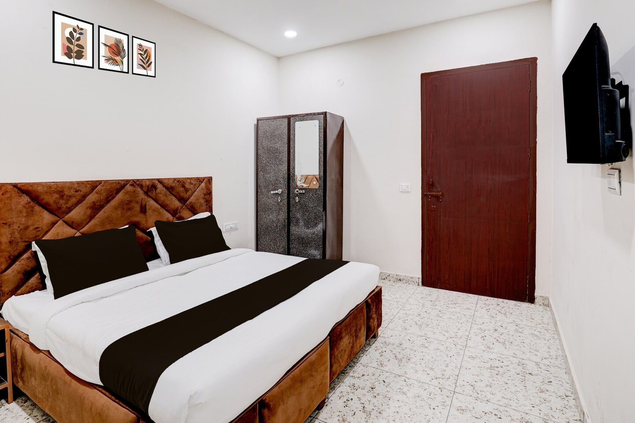 Collection O Neopolis Mall Ludhiana Formerly Silver Sky is offering accommodation in Ludhiana. With free WiFi, this 3-star hotel offers room service and a 24-hour front desk. The property is non-smoking and is situated 8.6 km from Ludhiana Junction Railway Station.

All rooms at the hotel are fitted with a seating area, a flat-screen TV with satellite channels and a private bathroom with free toiletries and a bath or shower. The rooms at Collection O Neopolis Mall Ludhiana Formerly Silver Sky have air conditioning and a desk.

Ludhiana Airport is 18 km from the property.

1. Unmarried couples are warmly welcome at this property.
2. Guests with local ID proof are warmly welcome.
3.Early Check-In Policy: A full dayâ€™s room rate will be charged for check-ins before 6:00 AM. Complimentary early check-in is available between 6:00 AM and 10:00 AM, subject to room availability.
4.Foreign guests are welcome and allowed to stay at this property without any restrictions
Check-in is only available to guests aged 18 and above. Please provide a government-issued ID to confirmÂ yourÂ age.
