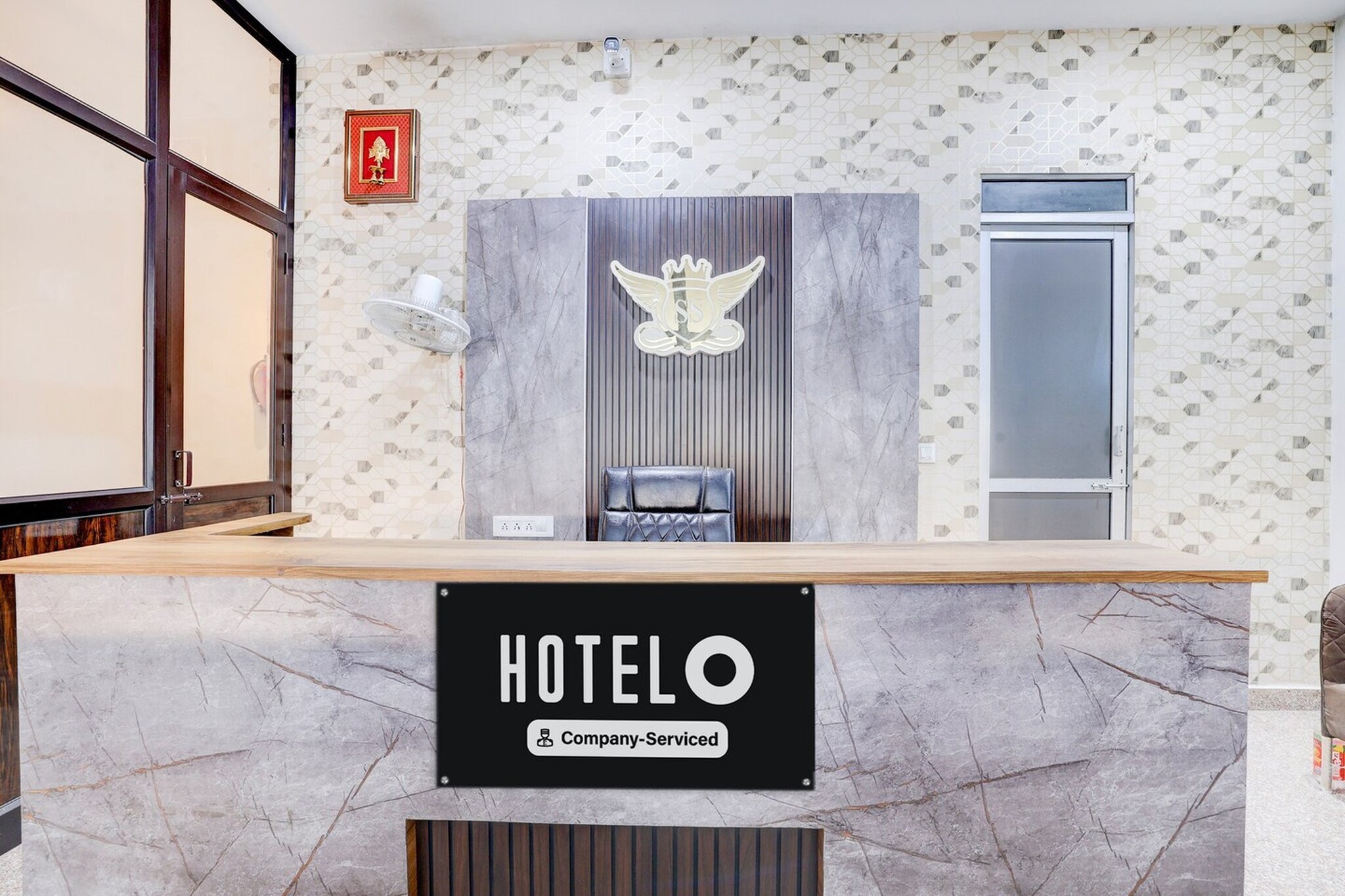 Ground floor: (bedroom(double bed, TV, seating area, air conditioning, Towels incl., telephone), bathroom(bathtub or shower, shower, washbasin, toilet, shampoo, body soap, hot water))