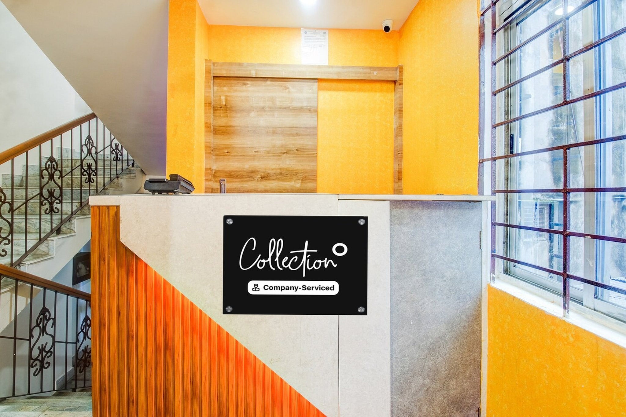 Ground floor: (bedroom(double bed, TV, seating area, air conditioning, Towels incl., telephone), bathroom(bathtub or shower, shower, washbasin, toilet, shampoo, body soap, hot water), lift)