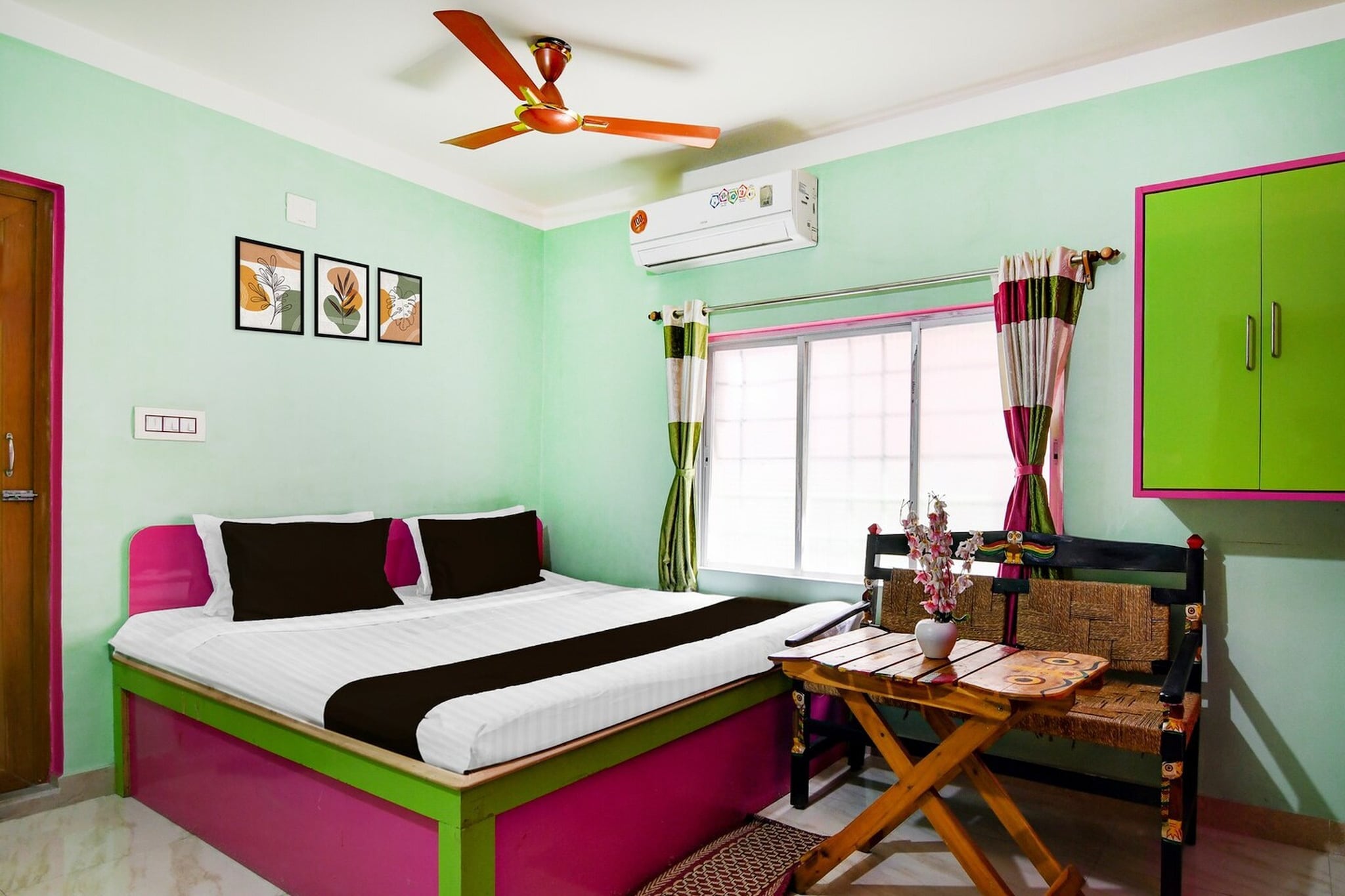 Hotel O Bolpur Central Railway Junction Formerly Home Stay World is offering accommodation in ShÄnti Niketan. Featuring a shared lounge, the 3-star hotel has air-conditioned rooms with free WiFi, each with a private bathroom. The accommodation features a shared kitchen, room service and luggage storage for guests.
All rooms at the hotel are fitted with a flat-screen TV with satellite channels and a kitchen. All units have a desk.
Non-stop advice is available at the reception, where staff speak English and Hindi.
Kazi Nazrul Islam Airport is 56 km from the property.
Unmarried couples are warmly welcome at this property.
Guests with local ID proof are warmly welcome.
Apologies, but we are currently unable to host foreign nationals at this property.
Early Check-In Policy: A full day’s room rate will be charged for check-ins before 6:00 AM. Complimentary early check-in is available between 6:00 AM and 10:00 AM, subject to room availability.
Check-in is only available to guests aged 18 and above. Please provide a government-issued ID to confirm your age.