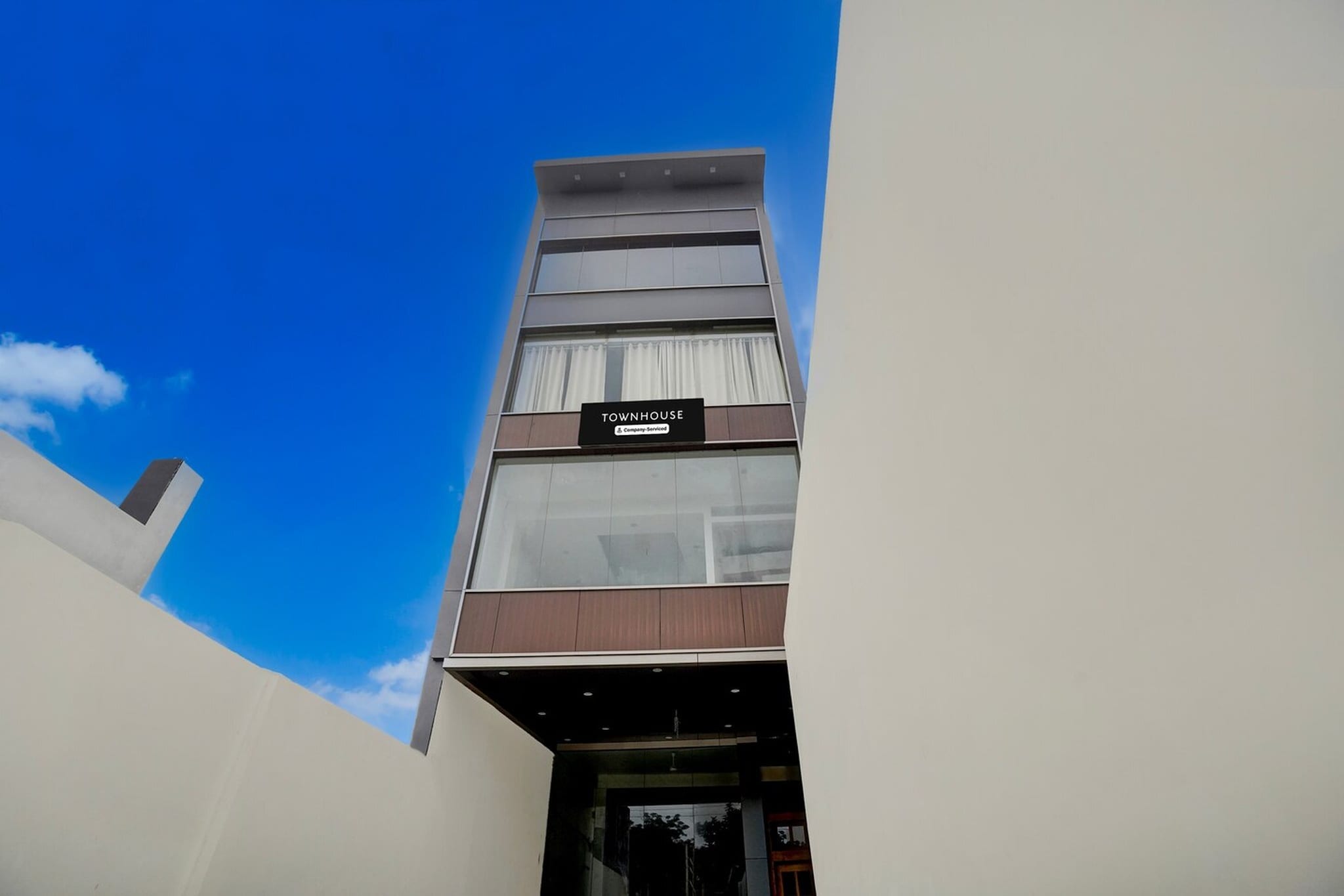 Set within 2.7 km of Manikarnika Ghat and 3.4 km of Dasaswamedh Ghat, Townhouse Varanasi City Station Formerly S Kumar Inn offers rooms with air conditioning and a private bathroom in Varanasi. With free WiFi, this 4-star hotel offers room service and a 24-hour front desk. The hotel has family rooms.
All guest rooms at the hotel come with a seating area, a flat-screen TV with satellite channels and a private bathroom with free toiletries and a bath or shower. The units feature a desk.
Kashi Vishwanath Temple is 3.5 km from Townhouse Varanasi City Station Formerly S Kumar Inn, while Kedar Ghat is 4.7 km from the property. Lal Bahadur Shastri International Airport is 27 km away.
1. Unmarried couples are warmly welcome at this property.
2. Guests with local ID proof are warmly welcome.
3.Early Check-In Policy: A full day’s room rate will be charged for check-ins before 6:00 AM. Complimentary early check-in is available between 6:00 AM and 10:00 AM, subject to room availability.
4.Foreign guests are welcome and allowed to stay at this property without any restrictions
Check-in is only available to guests aged 18 and above. Please provide a government-issued ID to confirm your age.