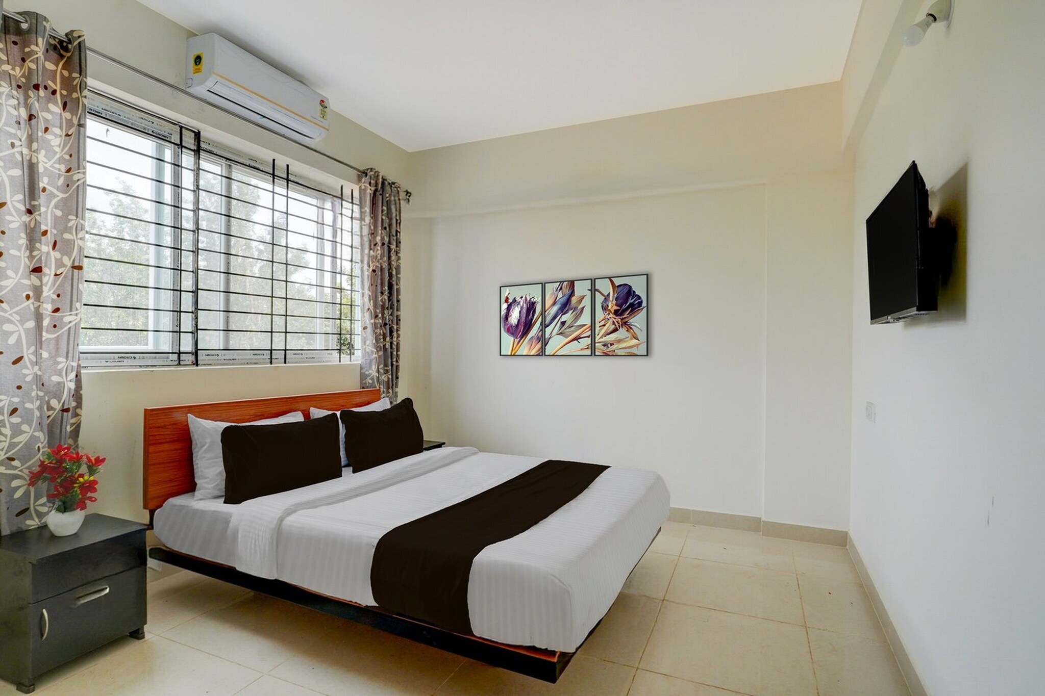 Collection O Christ University is situated in Kammasandra, in the Electronic City district. Among the facilities at this property are room service and a 24-hour front desk, along with free WiFi throughout the property. The hotel has family rooms.

The rooms at the hotel are fitted with a seating area, a flat-screen TV with satellite channels and a private bathroom with free toiletries and a bath or shower. All guest rooms at Collection O Christ University have air conditioning and a desk.

Kempegowda International Airport is 54 km from the property.

1. Unmarried couples are warmly welcome at this property.
2. Guests with local ID proof are warmly welcome.
3.Early Check-In Policy: A full day’s room rate will be charged for check-ins before 6:00 AM. Complimentary early check-in is available between 6:00 AM and 10:00 AM, subject to room availability.
4.Foreign guests are welcome and allowed to stay at this property without any restrictions
Check-in is only available to guests aged 18 and above. Please provide a government-issued ID to confirm your age.
