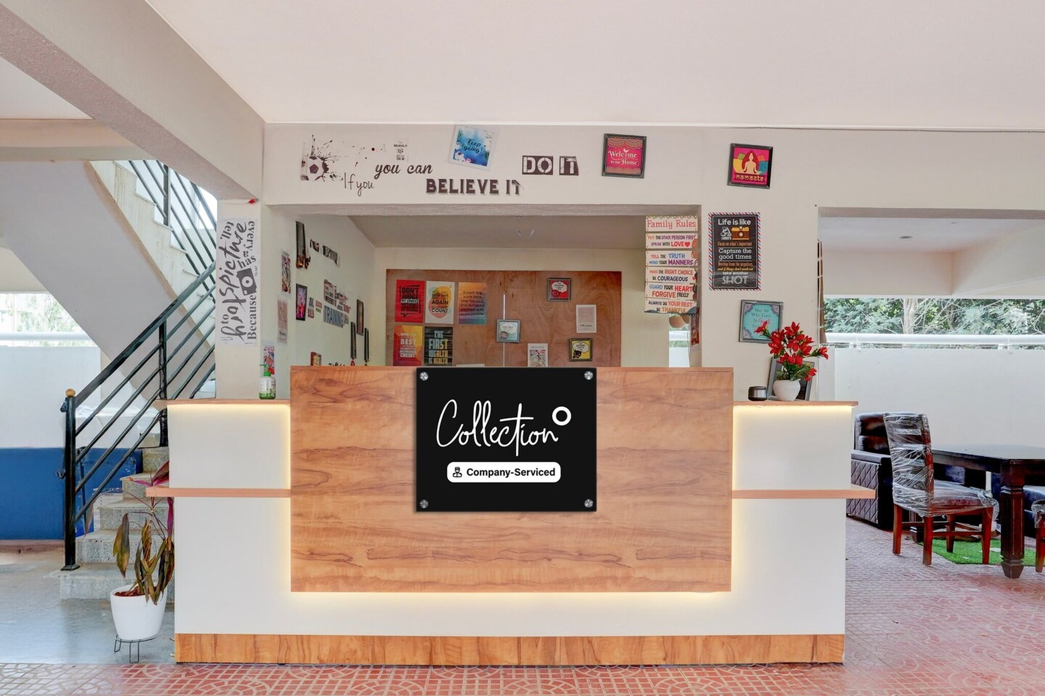 Ground floor: (bedroom(double bed, TV, seating area, air conditioning, Towels incl., telephone), bathroom(bathtub or shower, shower, washbasin, toilet, shampoo, body soap, hot water), lift)