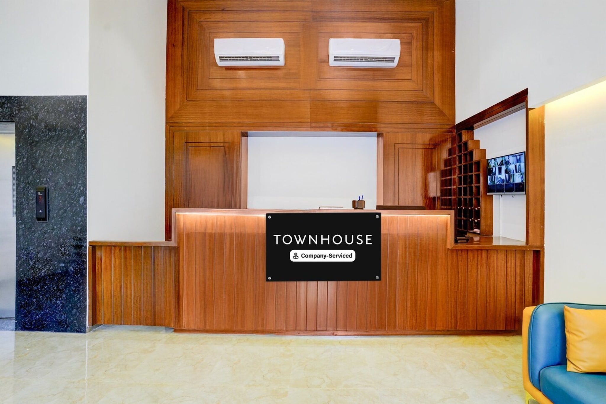 Ground floor: (bedroom(double bed, TV, seating area, air conditioning, lift, Towels incl., telephone), bathroom(bathtub or shower, shower, washbasin, toilet, shampoo, body soap, hot water))