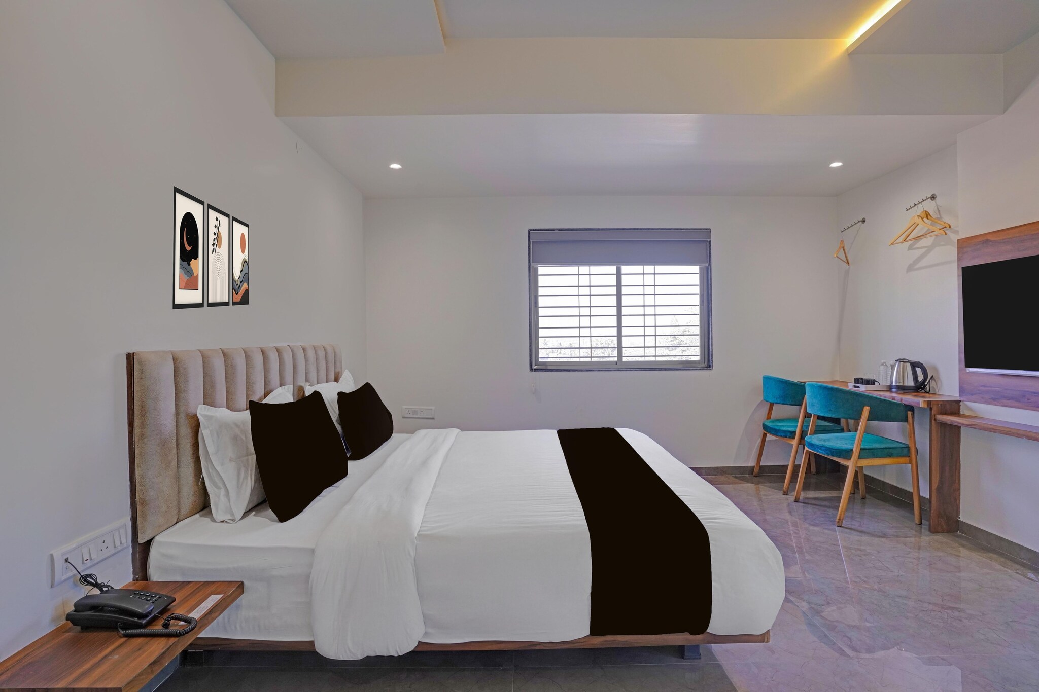 Located within 4.1 km of Pandavlena Caves and 9 km of Someshwar Temple, Townhouse Skyboat XLO Point provides rooms with air conditioning and a private bathroom in Nashik. With free WiFi, this 4-star hotel offers room service and a 24-hour front desk. The hotel features family rooms.

Guest rooms at the hotel are equipped with a seating area, a flat-screen TV with satellite channels and a private bathroom with free toiletries and a bath or shower. All rooms include a desk.

Sundarnarayan Temple is 10 km from Townhouse Skyboat XLO Point, while Shri Kalaram Sansthan Mandir is 10 km away. Nashik Airport is 27 km from the property.

1. Unmarried couples are warmly welcome at this property.
2. Guests with local ID proof are warmly welcome.
3.Early Check-In Policy: A full day’s room rate will be charged for check-ins before 6:00 AM. Complimentary early check-in is available between 6:00 AM and 10:00 AM, subject to room availability.
4.Foreign guests are welcome and allowed to stay at this property without any restrictions
Check-in is only available to guests aged 18 and above. Please provide a government-issued ID to confirm your age.
