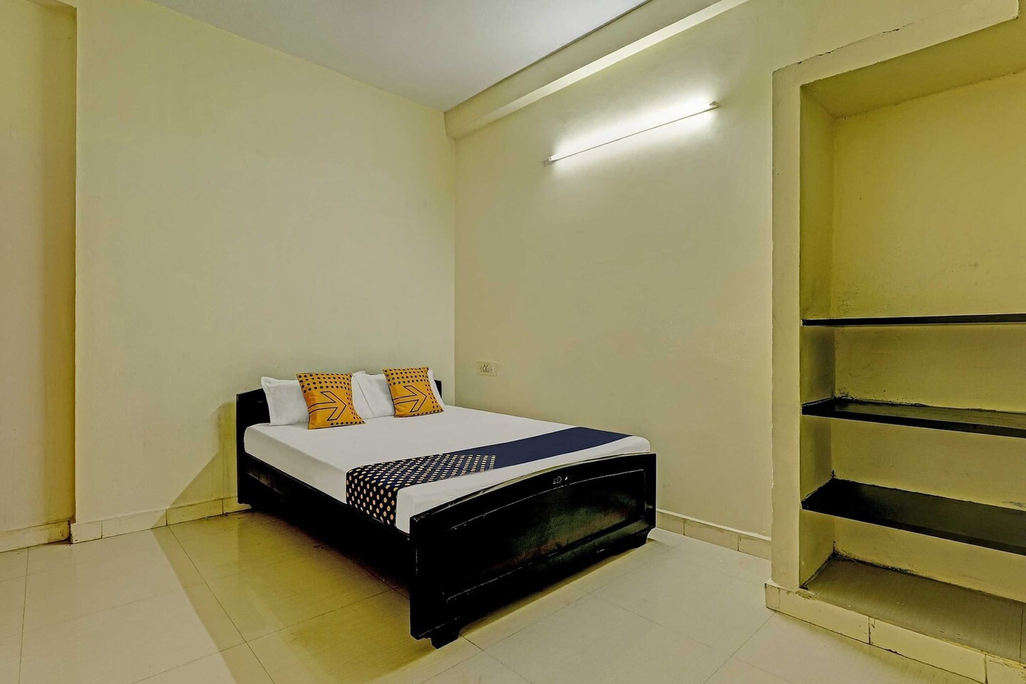 Located within 8.8 km of St. Thomas Mount and 10 km of Chennai Trade Centre, Collection O Velachery Railway Junction Formerly Vijay Guest House provides rooms with air conditioning and a private bathroom in Chennai. This 2-star hotel offers room service, a 24-hour front desk and free WiFi. The property is non-smoking and is situated 11 km from Anna University.
All units at the hotel are equipped with a seating area, a flat-screen TV with satellite channels and a private bathroom with free toiletries and a bath or shower. All rooms include a desk.
Pondy Bazaar is 14 km from Collection O Velachery Railway Junction Formerly Vijay Guest House, while Indian Institute of Technology, Madras is 15 km away. Chennai International Airport is 7 km from the property.
1. Unmarried couples are warmly welcome at this property.
2. Guests with local ID proof are warmly welcome.
3.Early Check-In Policy: A full day’s room rate will be charged for check-ins before 6:00 AM. Complimentary early check-in is available between 6:00 AM and 10:00 AM, subject to room availability.
4.Foreign guests are welcome and allowed to stay at this property without any restrictions
Check-in is only available to guests aged 18 and above. Please provide a government-issued ID to confirm your age.