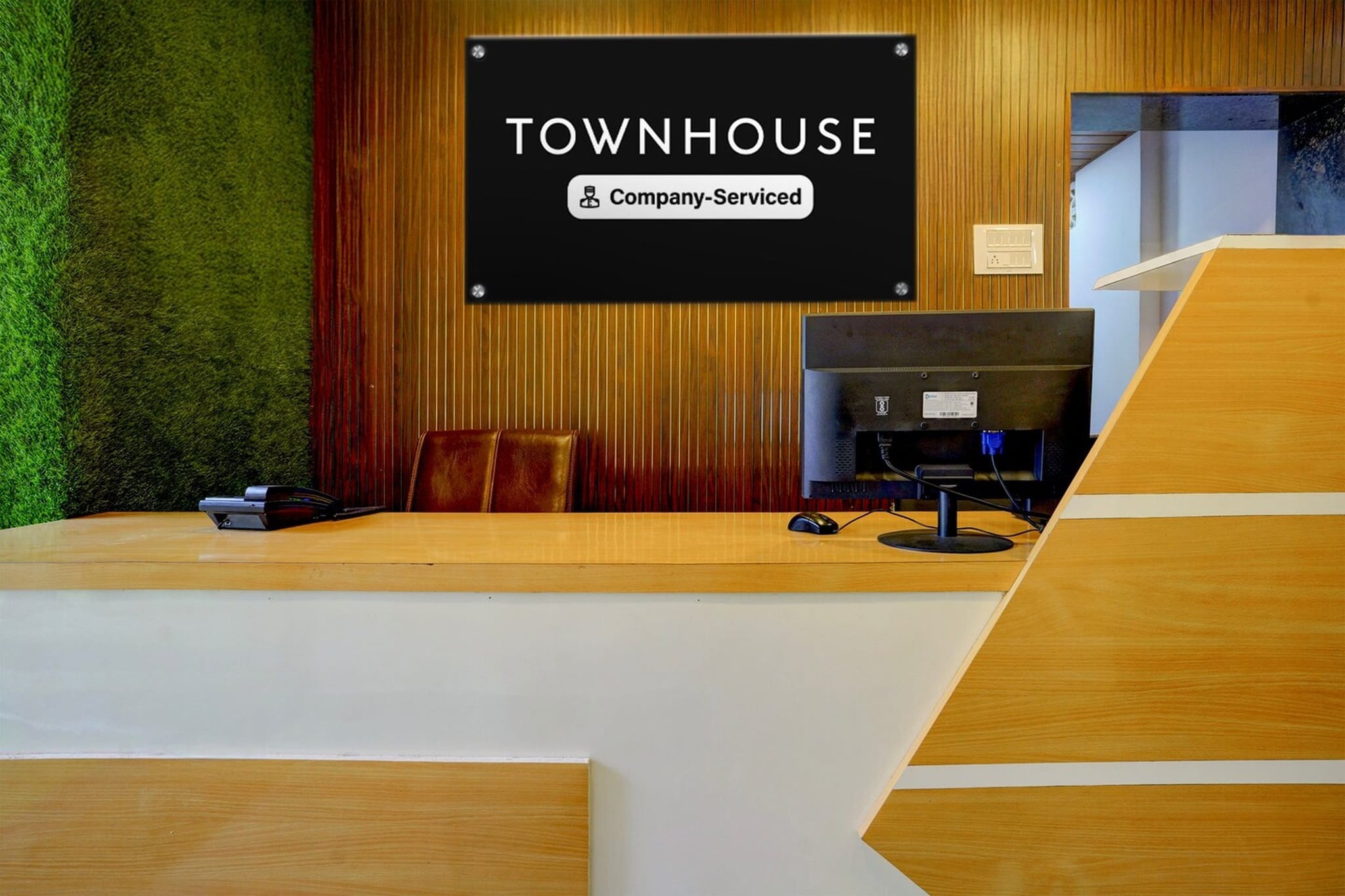 Ground floor: (bedroom(double bed, TV, seating area, air conditioning, Towels incl., telephone), bathroom(bathtub or shower, shower, washbasin, toilet, shampoo, body soap, hot water))