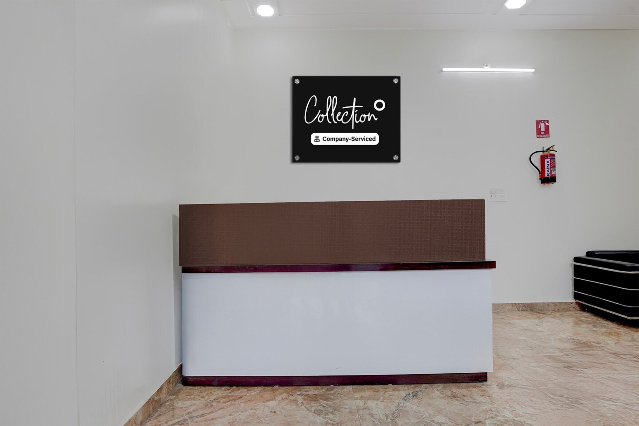 Ground floor: (bedroom(double bed, TV, seating area, air conditioning, Towels incl., telephone), bathroom(bathtub or shower, shower, washbasin, toilet, shampoo, body soap, hot water))