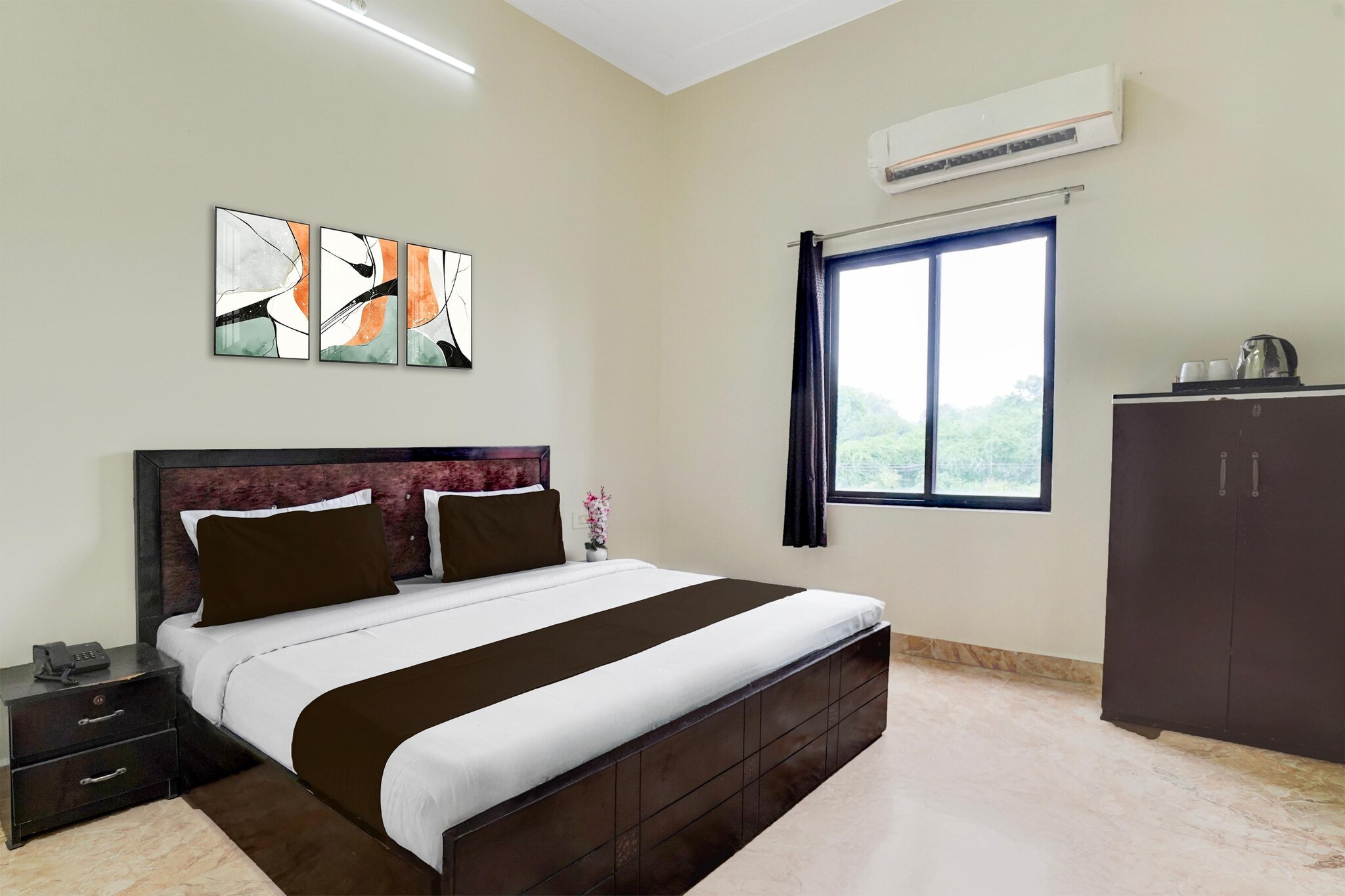 Set within 38 km of Bharatpur Railway Station and 49 km of Akbar's Tomb, Hotel O Yamuna Riverview Formerly Swyamwar Resort offers rooms with air conditioning and a private bathroom in Mathura. This 3-star hotel offers room service, a 24-hour front desk and free WiFi. The property is non-smoking and is situated 3.5 km from Mathura Railway Station.
All guest rooms at the hotel come with a seating area, a flat-screen TV with satellite channels and a private bathroom with free toiletries and a bath or shower. The rooms feature a desk.
Agra Airport is 54 km from the property.
1. Unmarried couples are warmly welcome at this property.
2. Guests with local ID proof are warmly welcome.
3.Early Check-In Policy: A full day’s room rate will be charged for check-ins before 6:00 AM. Complimentary early check-in is available between 6:00 AM and 10:00 AM, subject to room availability.
4.Foreign guests are welcome and allowed to stay at this property without any restrictions
Check-in is only available to guests aged 18 and above. Please provide a government-issued ID to confirm your age.