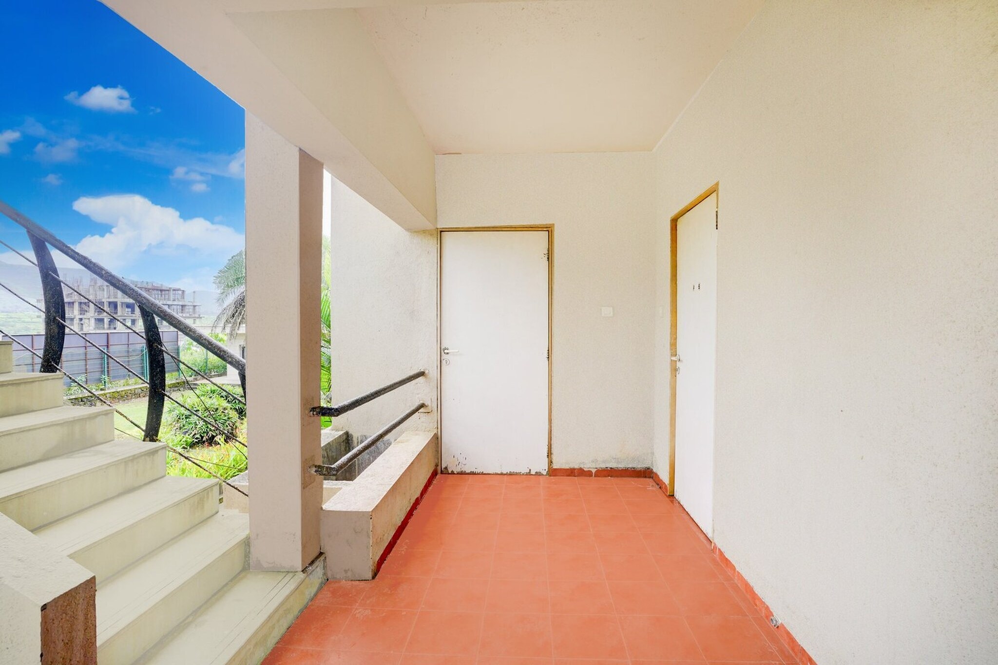 Ground floor: (bedroom(double bed, TV, seating area, air conditioning, Towels incl., telephone), bathroom(bathtub or shower, shower, washbasin, toilet, shampoo, body soap, hot water))