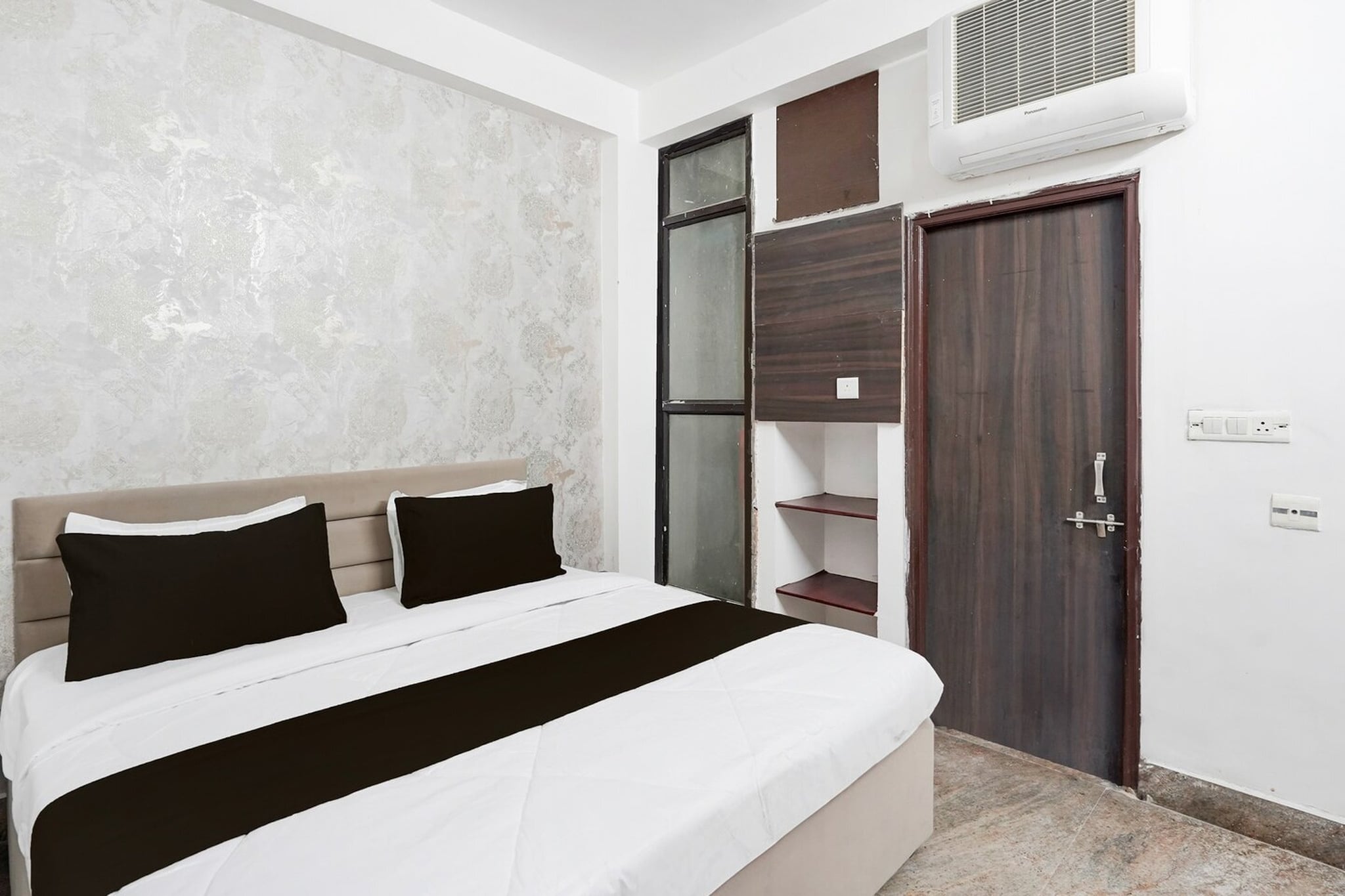 Located within 5.9 km of Jal Mandir and 11 km of Kota Railway Station, Hotel O City Park Kota Formerly Oxyluxe provides rooms with air conditioning and a private bathroom in Kota. This 3-star hotel offers room service, a 24-hour front desk and free WiFi. The hotel features family rooms.

Guest rooms at the hotel are equipped with a seating area, a flat-screen TV with satellite channels and a private bathroom with free toiletries and a bath or shower. The rooms include a desk.

Kota Junction is 11 km from Hotel O City Park Kota Formerly Oxyluxe, while Bundi Railway Station is 40 km away.

1. Unmarried couples are warmly welcome at this property.
2. Guests with local ID proof are warmly welcome.
3.Early Check-In Policy: A full dayâ€™s room rate will be charged for check-ins before 6:00 AM. Complimentary early check-in is available between 6:00 AM and 10:00 AM, subject to room availability.
4.Foreign guests are welcome and allowed to stay at this property without any restrictions
Check-in is only available to guests aged 18 and above. Please provide a government-issued ID to confirmÂ yourÂ age.
