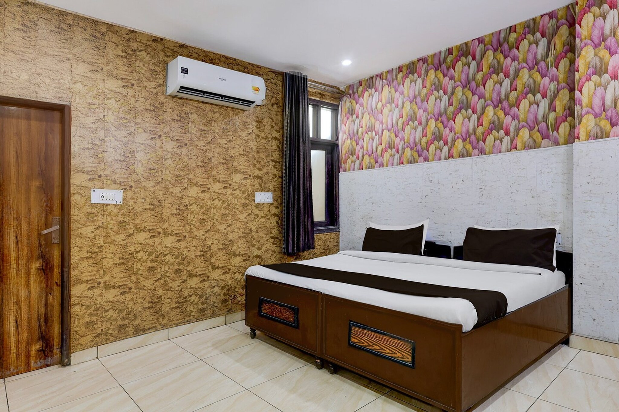 Hotel O Faridabad Central Railway Junction