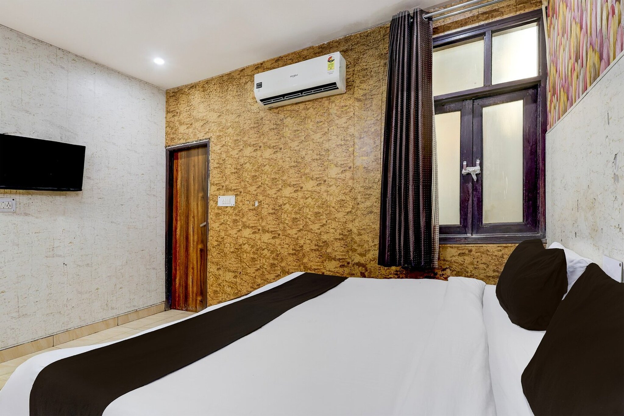 Set within 16 km of Tughlaqabad Fort and 23 km of Qutub Minar, Hotel O Faridabad Central Railway Junction Formerly Diamond offers rooms with air conditioning and a private bathroom in Faridabad. This 3-star hotel offers room service, a 24-hour front desk and free WiFi. The hotel has family rooms.
All guest rooms at the hotel come with a seating area, a flat-screen TV with satellite channels and a private bathroom with free toiletries and a bath or shower. The rooms feature a desk.
Humayun's Tomb is 24 km from Hotel O Faridabad Central Railway Junction Formerly Diamond, while WorldMark Gurgaon is 27 km from the property. Delhi International Airport is 36 km away.
1. Unmarried couples are warmly welcome at this property.
2. Guests with local ID proof are warmly welcome.
3.Early Check-In Policy: A full day’s room rate will be charged for check-ins before 6:00 AM. Complimentary early check-in is available between 6:00 AM and 10:00 AM, subject to room availability.
4.Foreign guests are welcome and allowed to stay at this property without any restrictions
Check-in is only available to guests aged 18 and above. Please provide a government-issued ID to confirm your age.