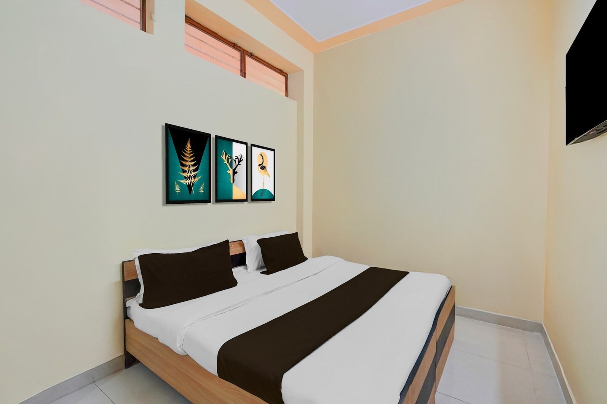 Set within 29 km of Seesh Mahal and 29 km of Amber Fort, Hotel O Kukas Bus Terminal Formerly Stoneleaf Retreat offers rooms with air conditioning and a private bathroom in Jaipur. Among the facilities at this property are room service and a 24-hour front desk, along with free WiFi throughout the property. The property is non-smoking and is situated 33 km from Jalmahal.

All guest rooms at the hotel come with a seating area, a flat-screen TV with satellite channels and a private bathroom with free toiletries and a bath or shower. All rooms feature a desk.

Jaigarh Fort is 36 km from Hotel O Kukas Bus Terminal Formerly Stoneleaf Retreat, while Jantar Mantar, Jaipur is 37 km from the property. 
Jaipur International Airport is 47 km away.

1. Unmarried couples are warmly welcome at this property.
2. Guests with local ID proof are warmly welcome.
3.Early Check-In Policy: A full dayâ€™s room rate will be charged for check-ins before 6:00 AM. Complimentary early check-in is available between 6:00 AM and 10:00 AM, subject to room availability.
4.Foreign guests are welcome and allowed to stay at this property without any restrictions
Check-in is only available to guests aged 18 and above. Please provide a government-issued ID to confirmÂ yourÂ age.
