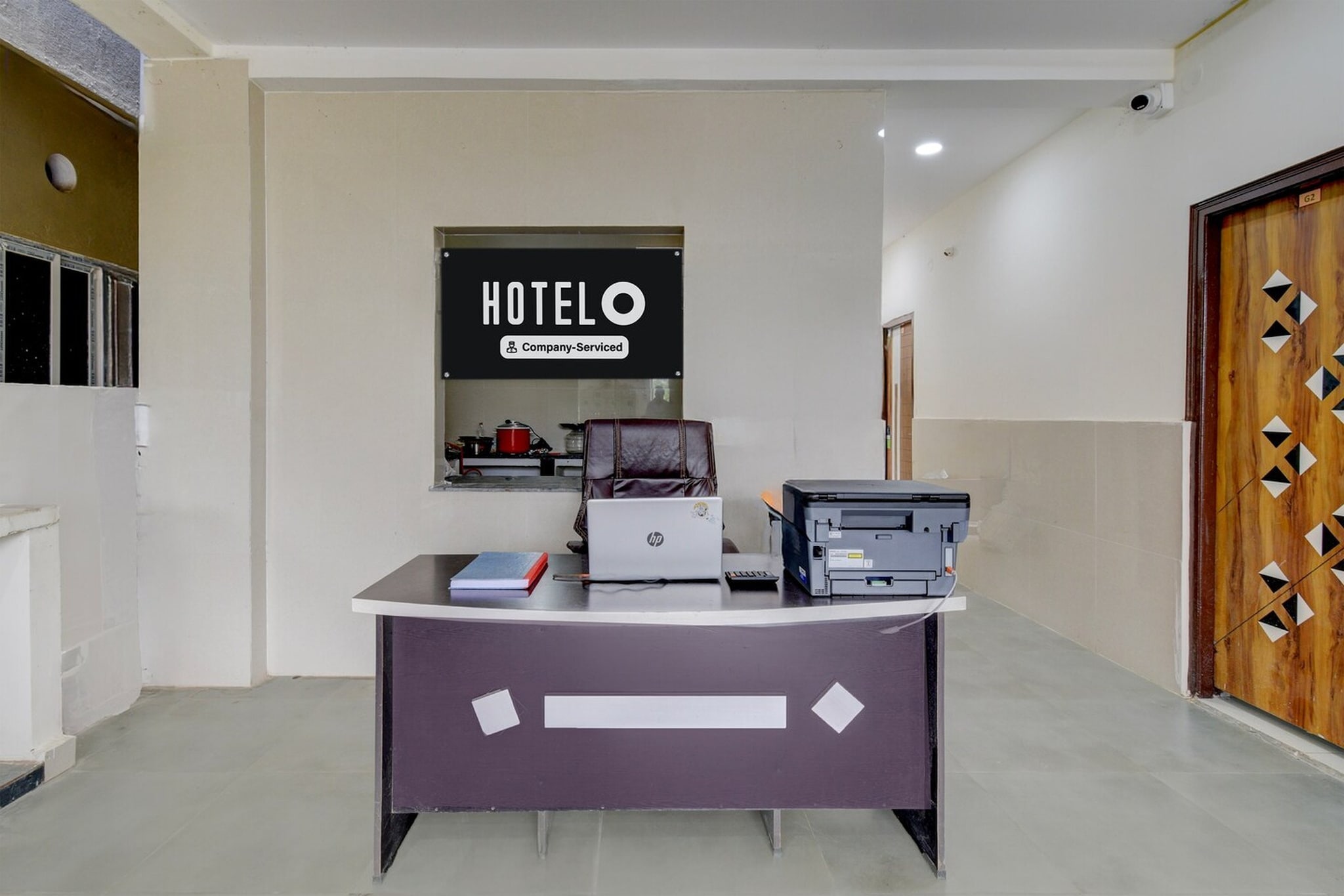 Ground floor: (bedroom(double bed, TV, seating area, air conditioning, Towels incl., telephone), bathroom(bathtub or shower, shower, washbasin, toilet, shampoo, body soap, hot water))