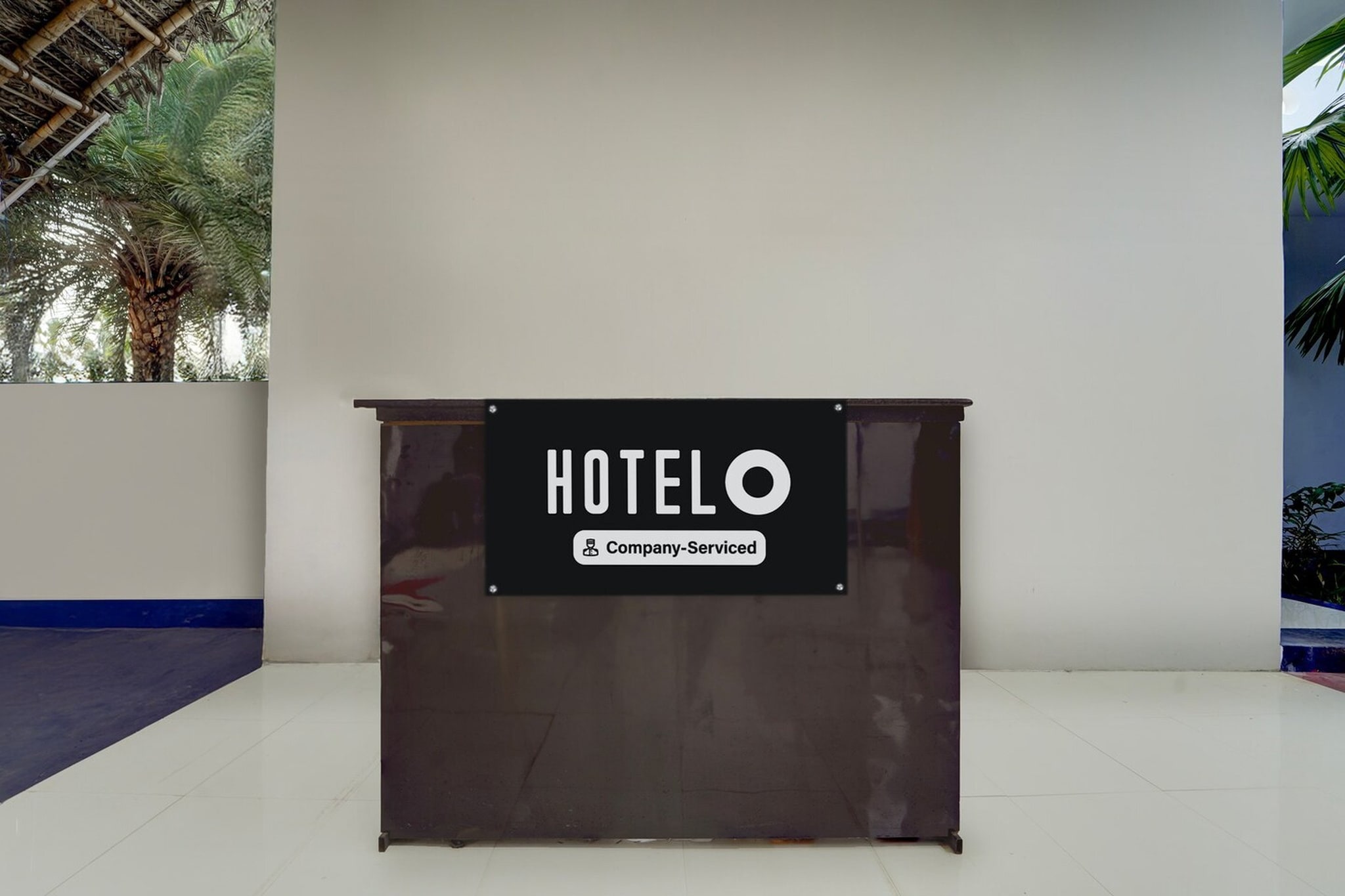 Ground floor: (bedroom(double bed, TV, seating area, air conditioning, Towels incl., telephone), bathroom(bathtub or shower, shower, washbasin, toilet, shampoo, body soap, hot water), parking)