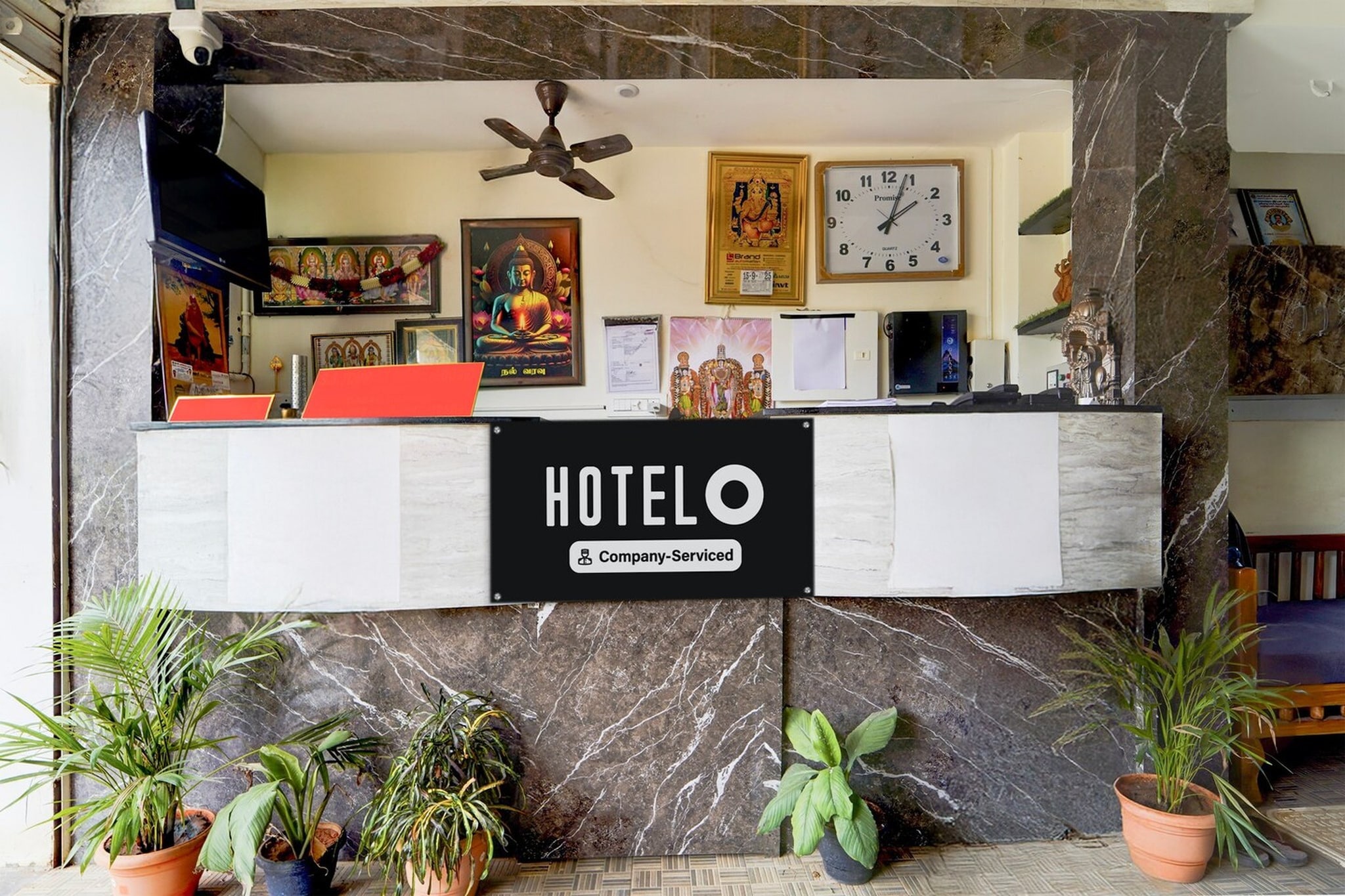 Ground floor: (bedroom(double bed, TV, seating area, air conditioning, Towels incl., telephone), bathroom(bathtub or shower, shower, washbasin, toilet, shampoo, body soap, hot water))