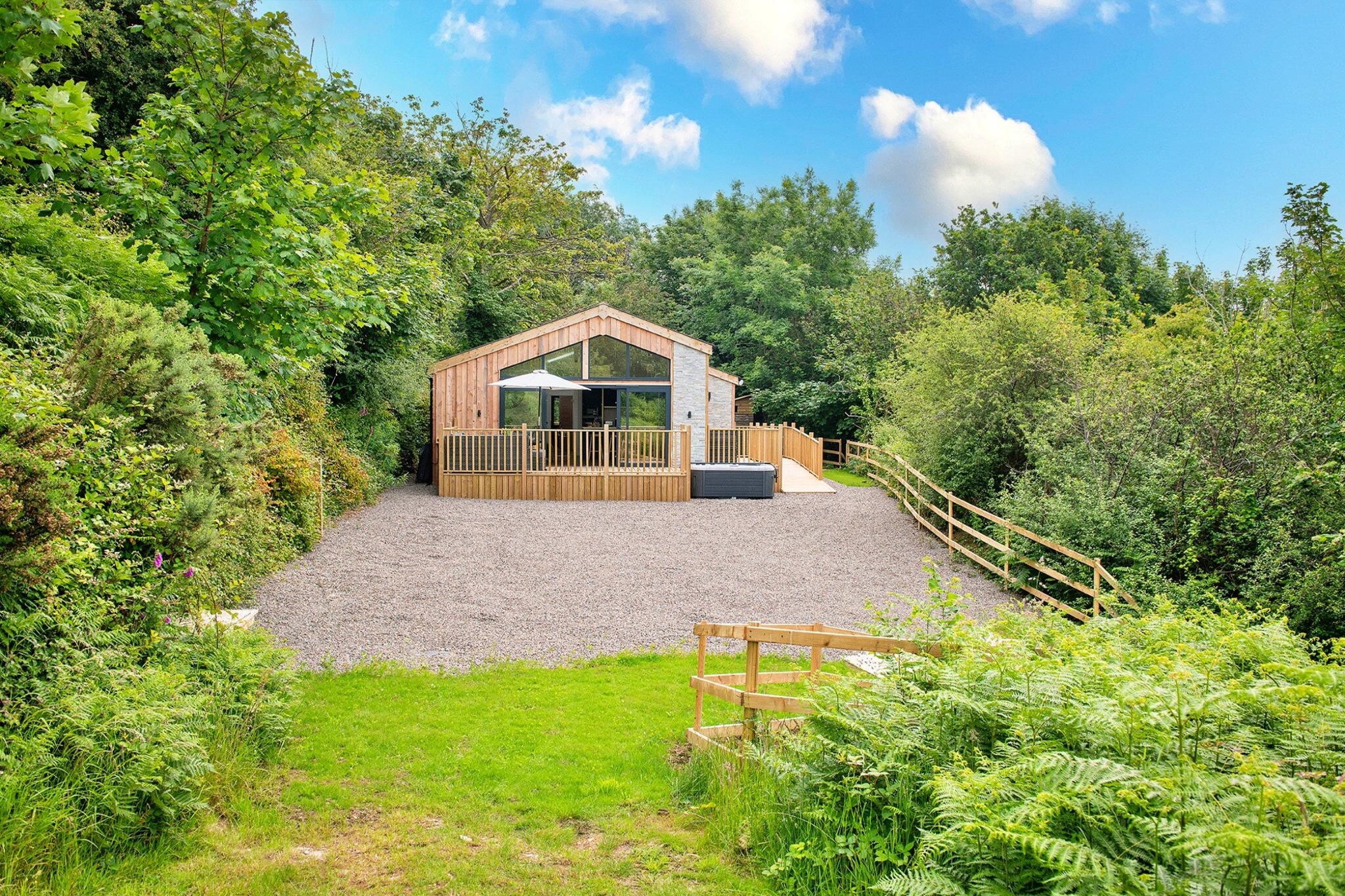 Coulscott Pipistrelle Barn - Exterior in summer