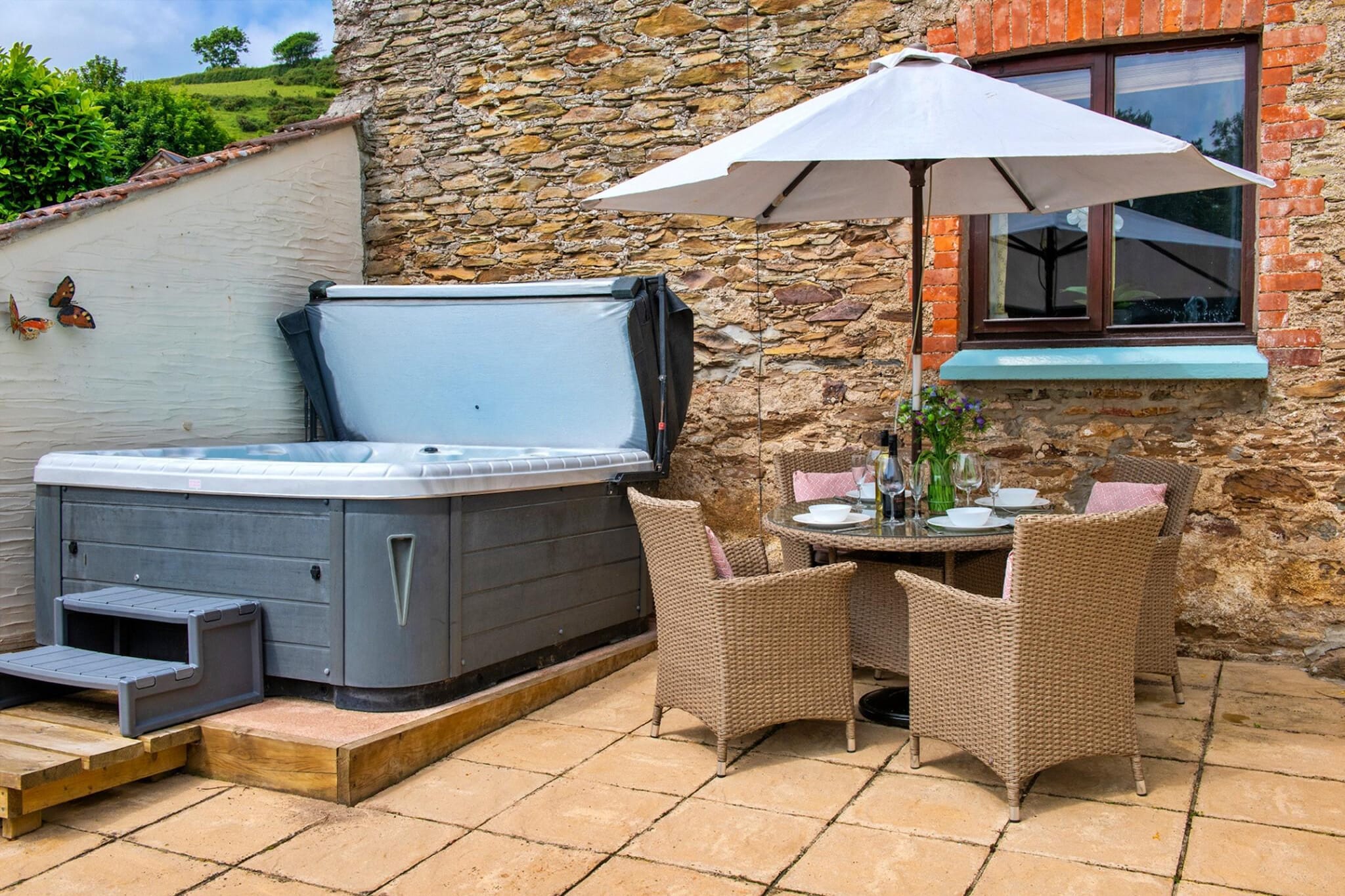 Coulscott Aylesbury Cottage - Terrace balcony