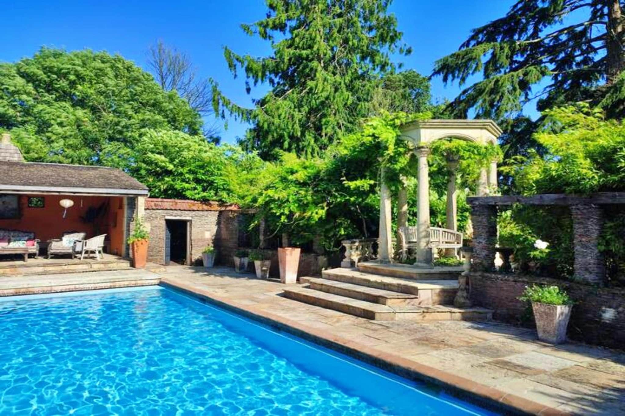The Lost Manor - Swimming pool