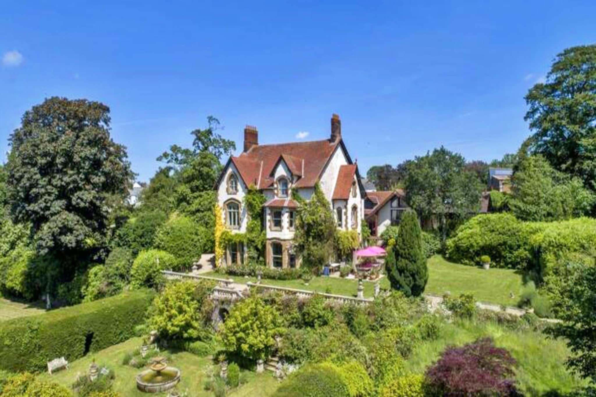 The Lost Manor - Exterior in summer