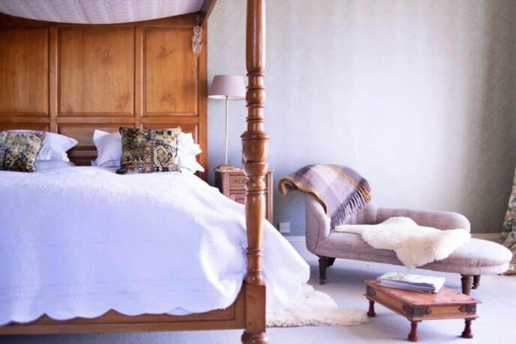 The Lost Manor - Bedroom