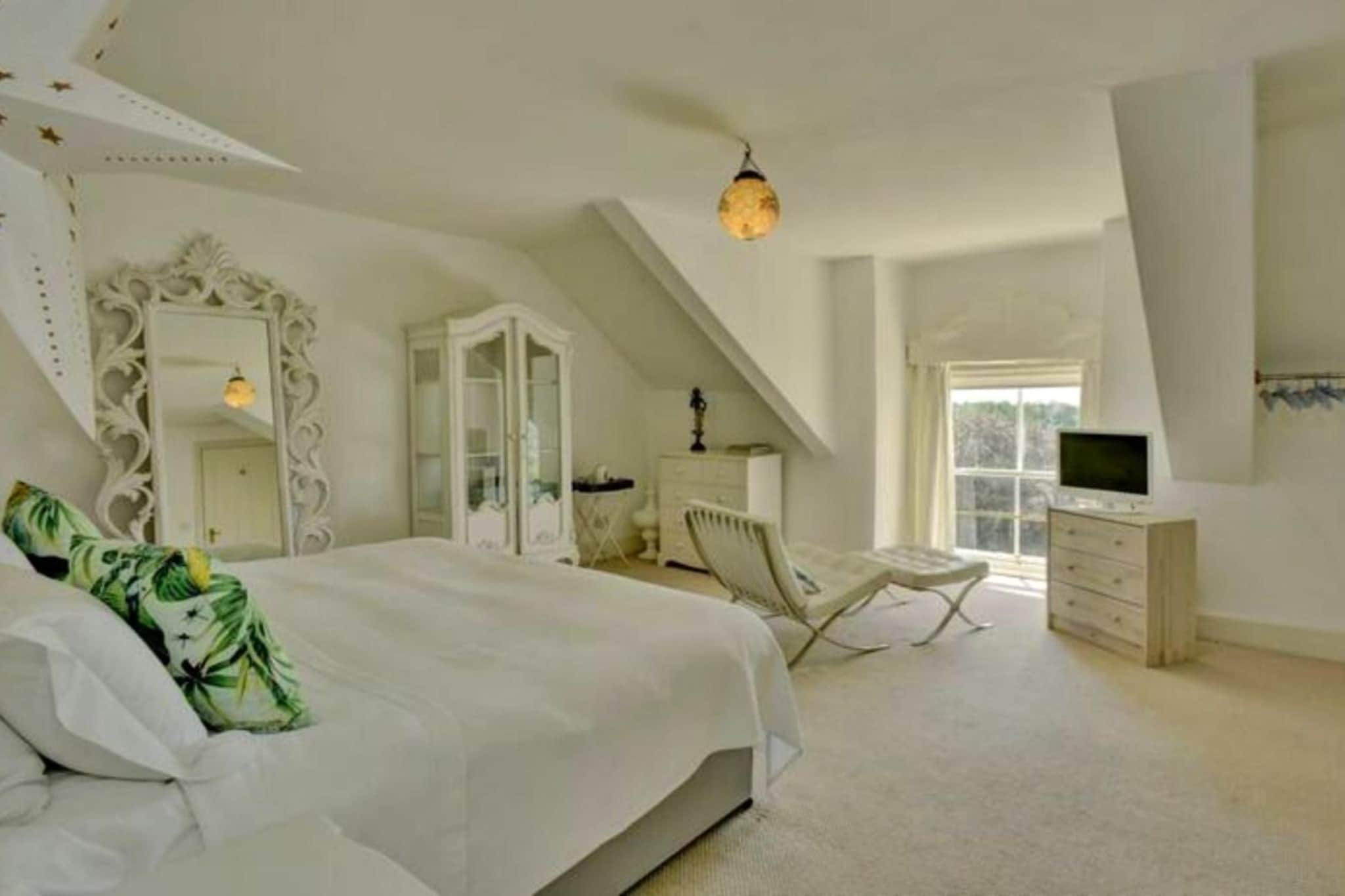The Lost Manor - Bedroom