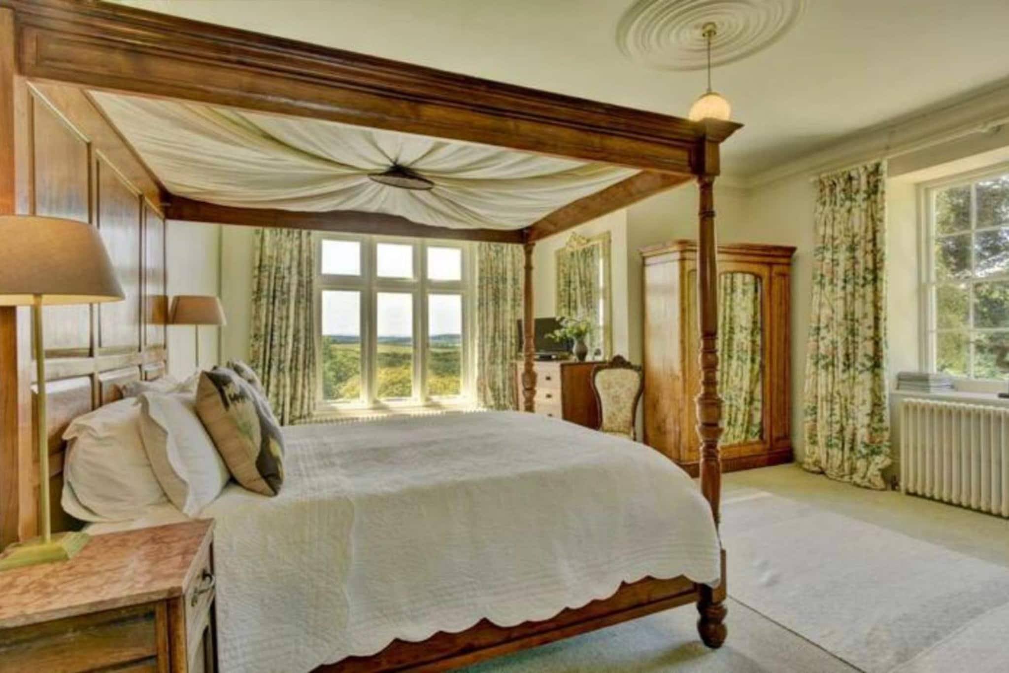 The Lost Manor - Bedroom
