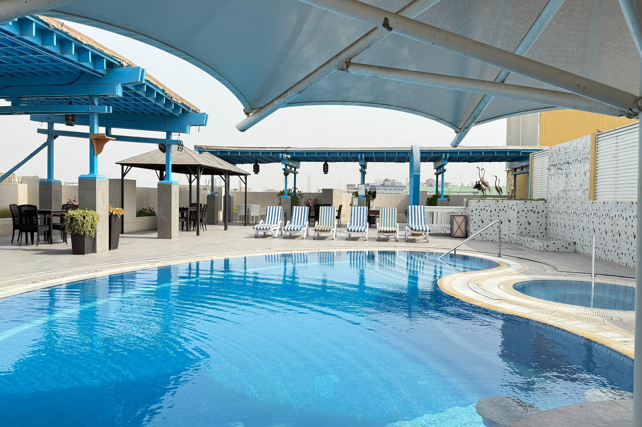 Stylish Deluxe Queen Room in Deira Center Stay