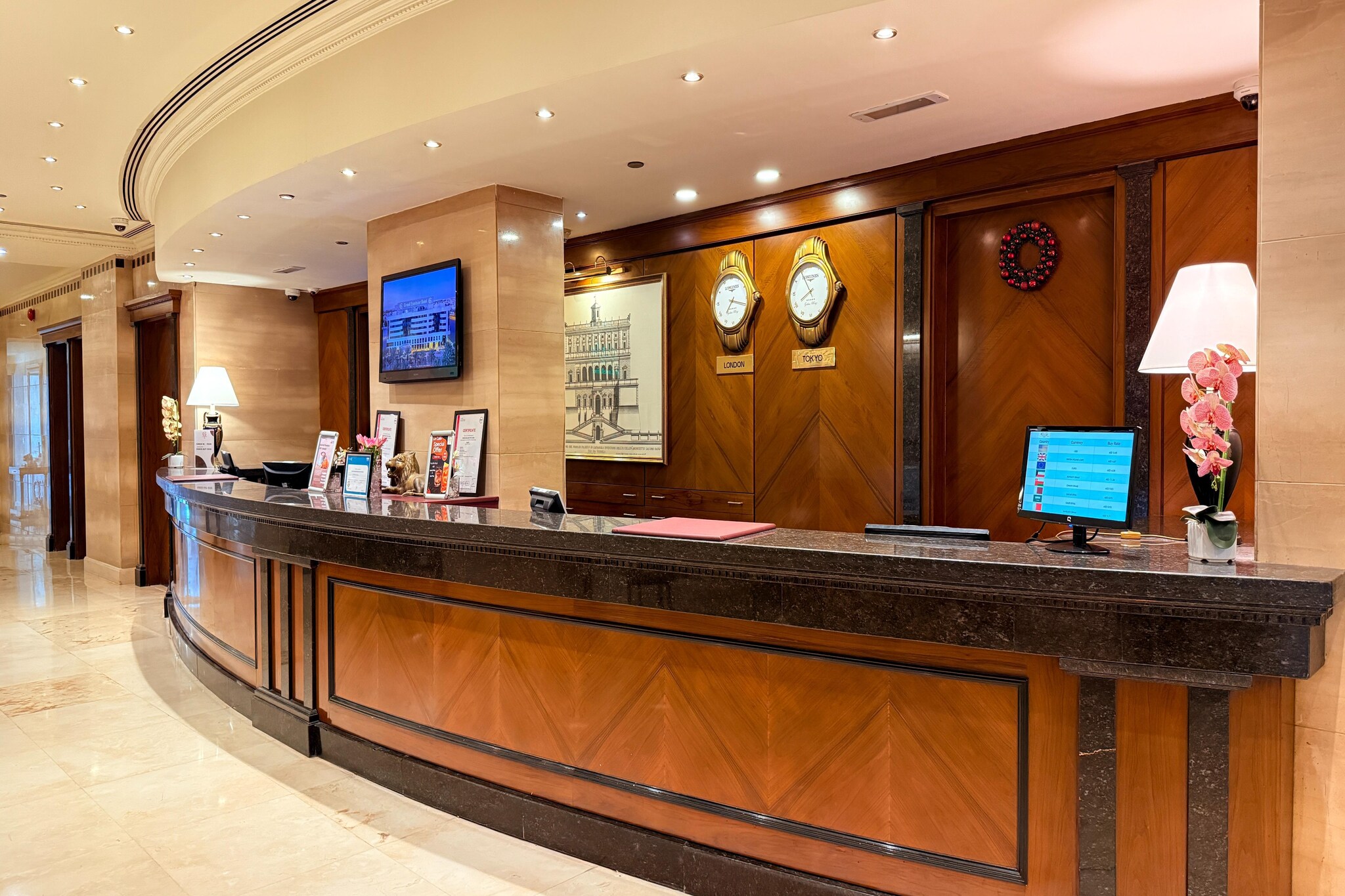 Spacious Family Room Perfect for Comfort in Deira