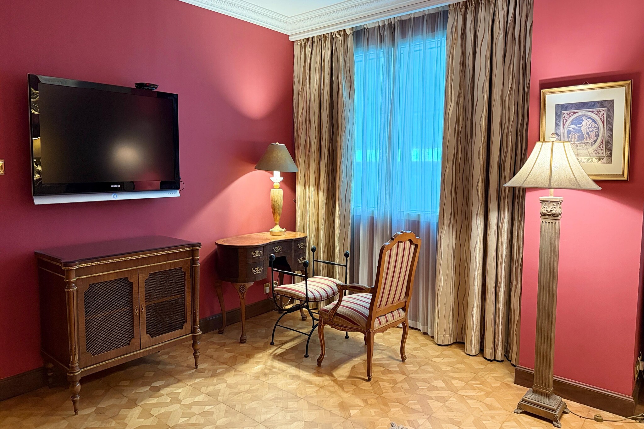 Elegant Royal Suite with Luxury Comfort in Deira