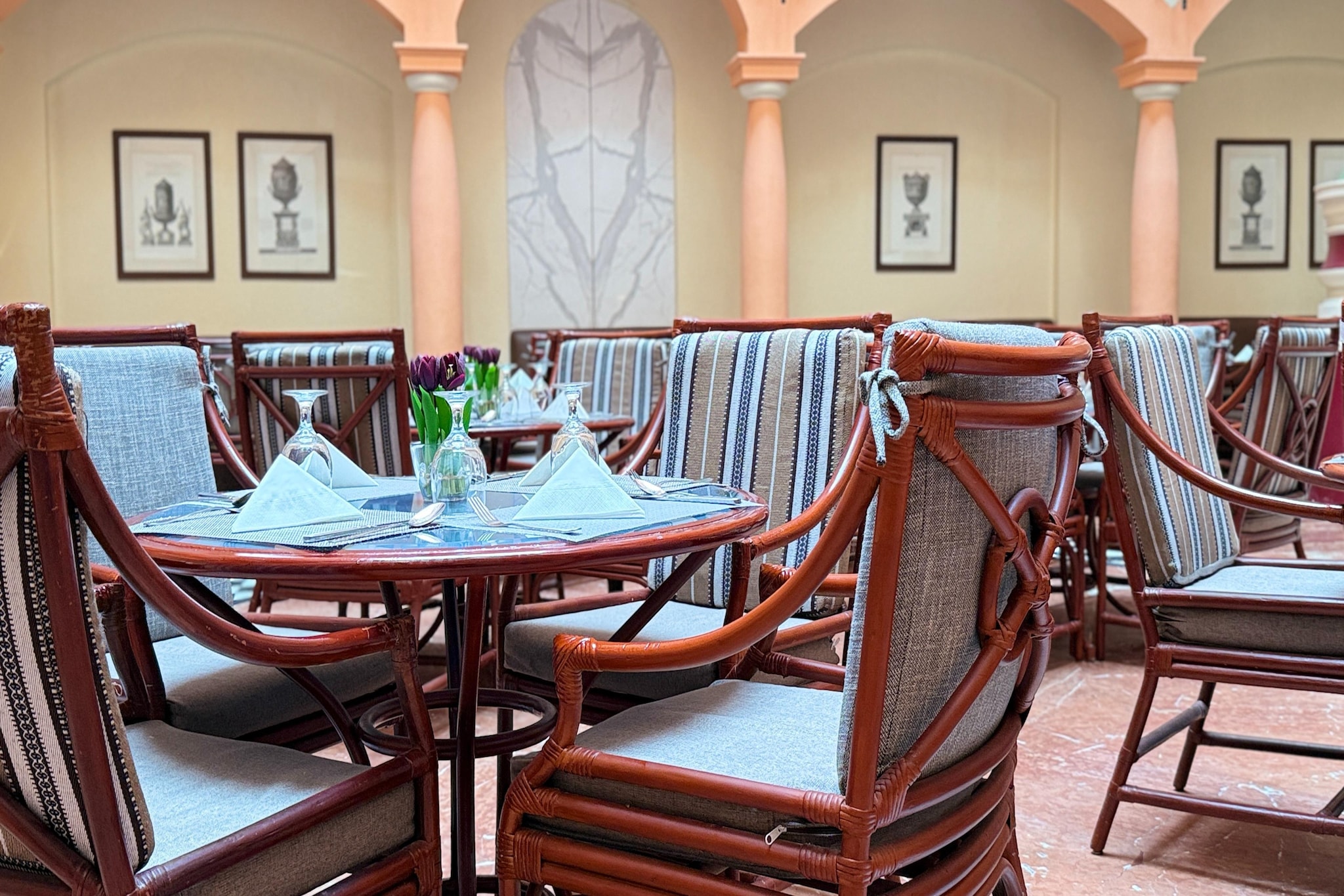 Cozy Junior Suite with Modern Comfort in Deira