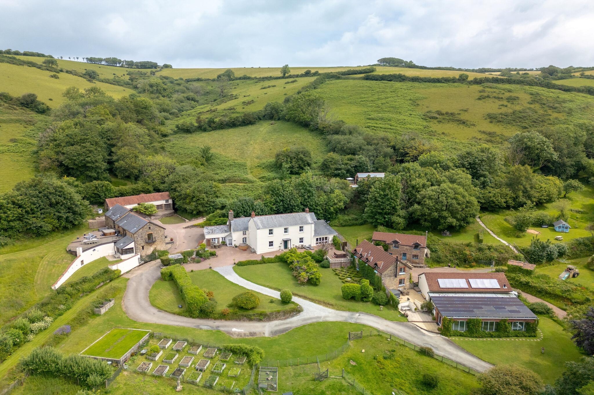 Coulscott Old Barn - Areas within 1km in summer