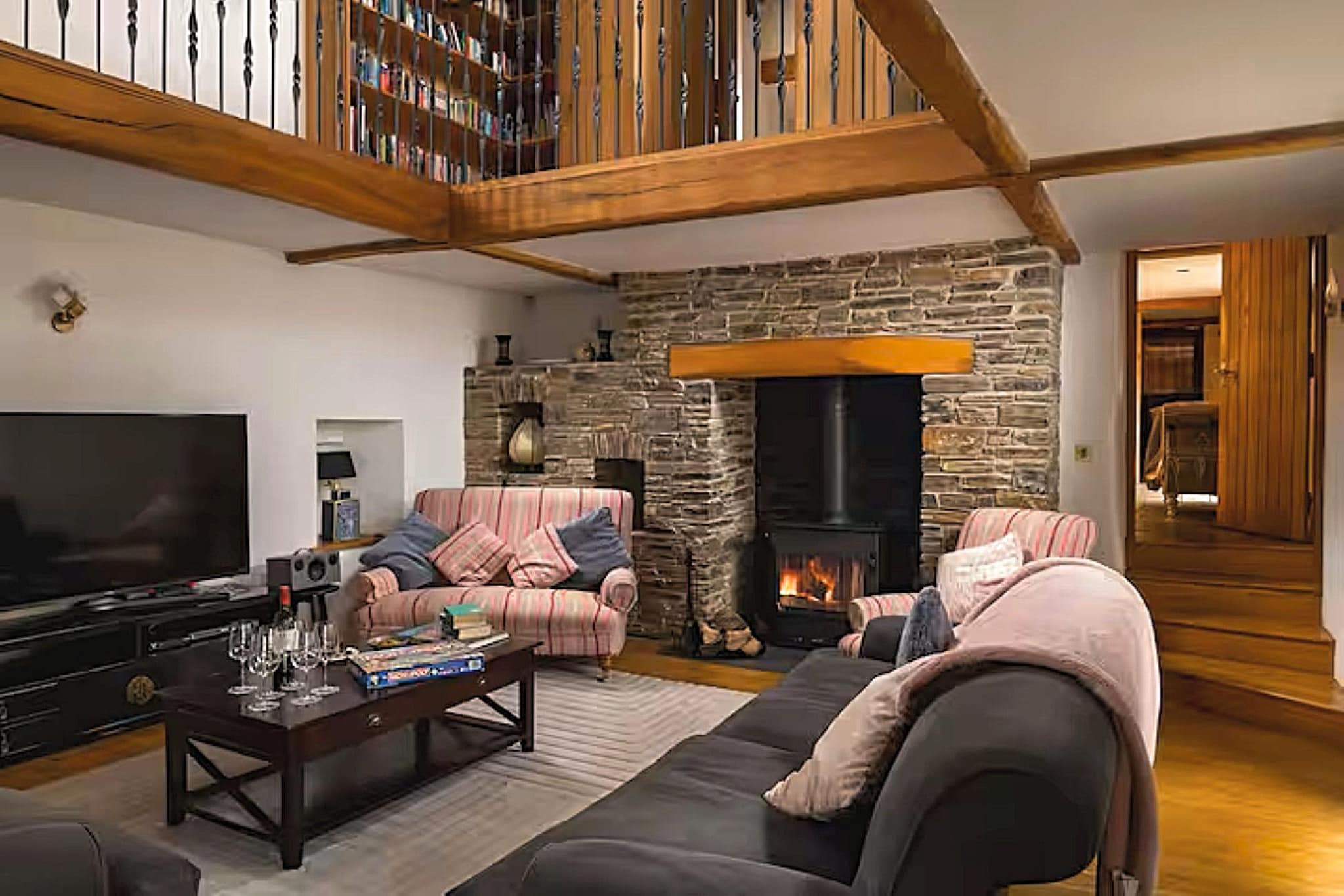 Coulscott Old Barn - Living room