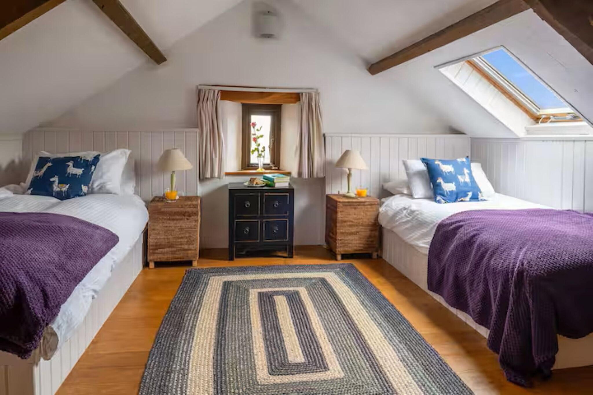 Coulscott Old Barn - Bedroom
